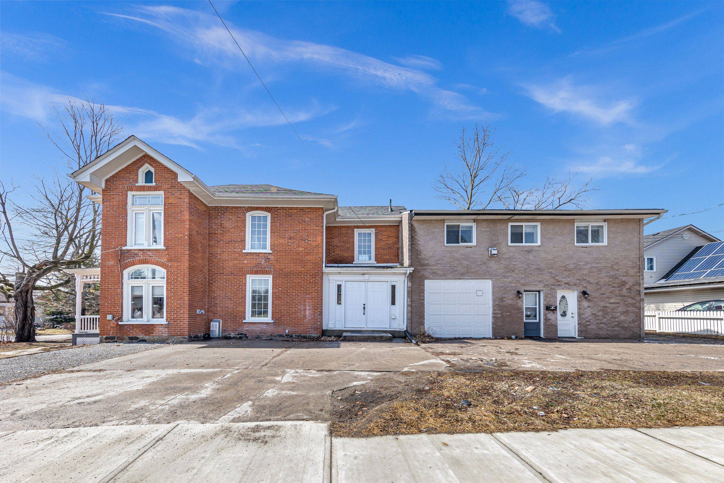 Peterborough, ON K9H 4W1,52 Victoria AVE N #LOWER