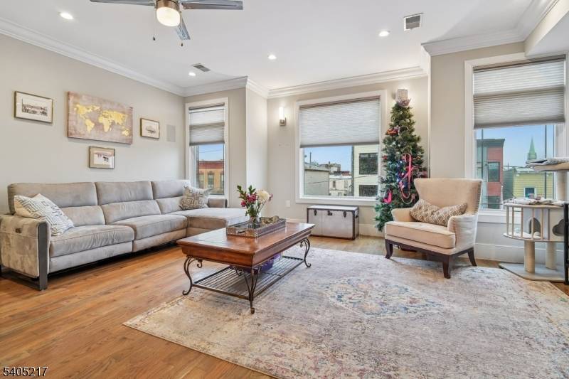 Jersey City, NJ 07307,104 Poplar St #2