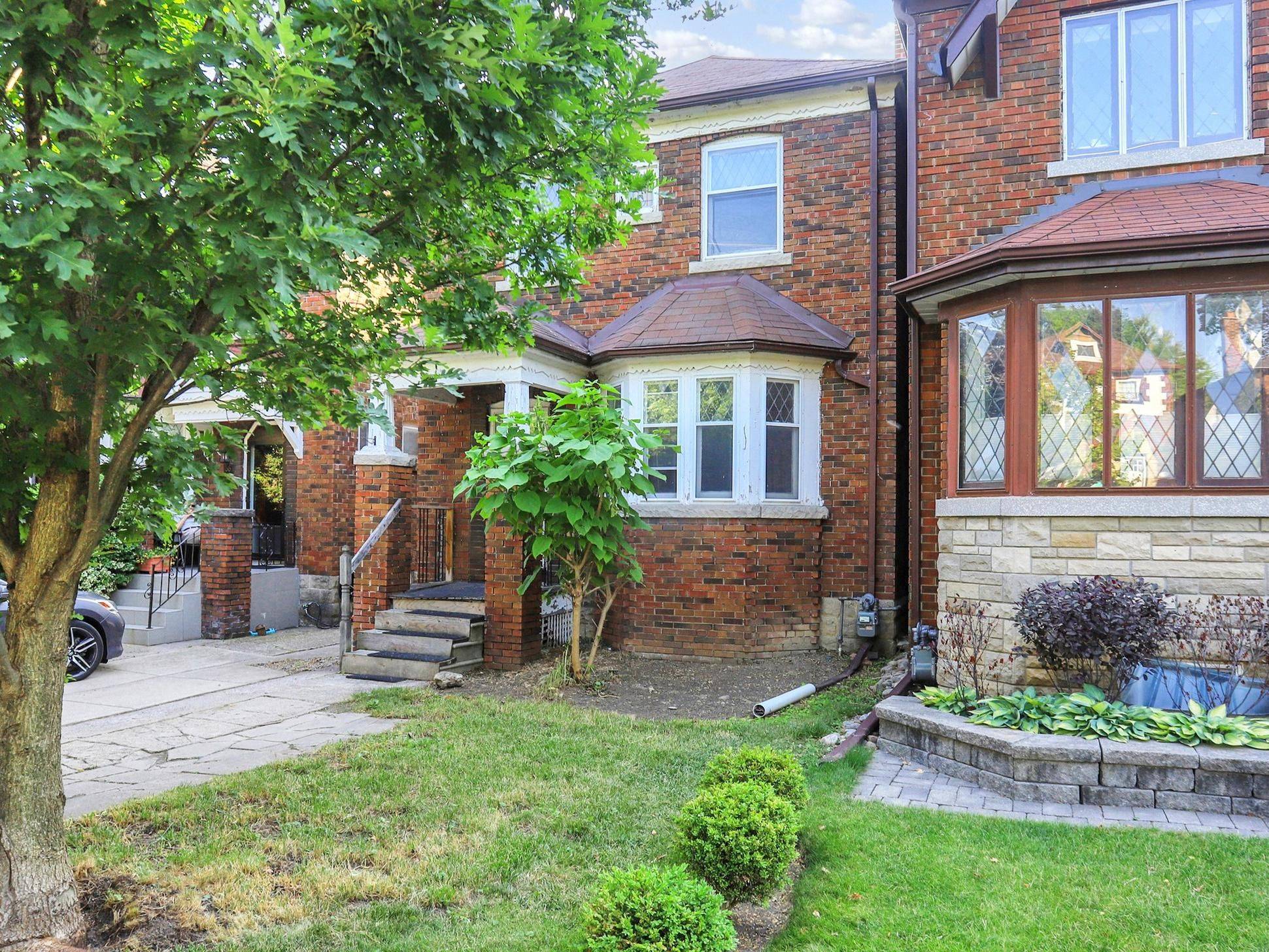 Toronto C04, ON M5N 2L2,68 Castlewood RD