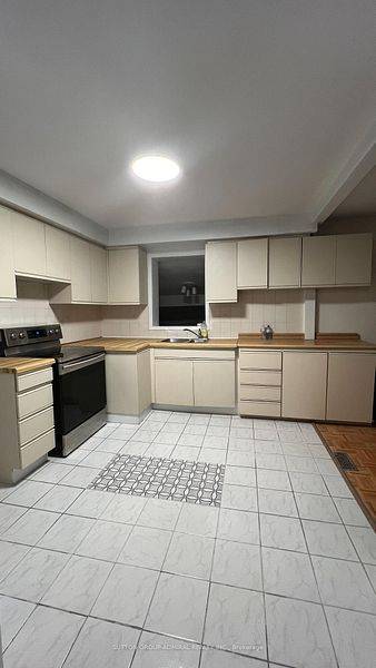 Toronto C06, ON M3H 2K6,35 Verwood AVE