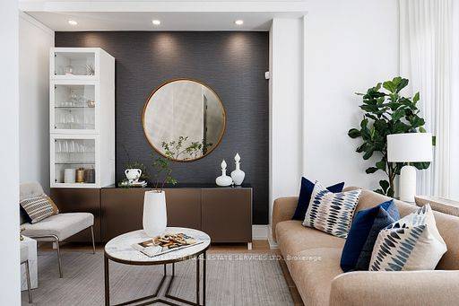 Toronto C01, ON M6J 2G4,121 Markham ST