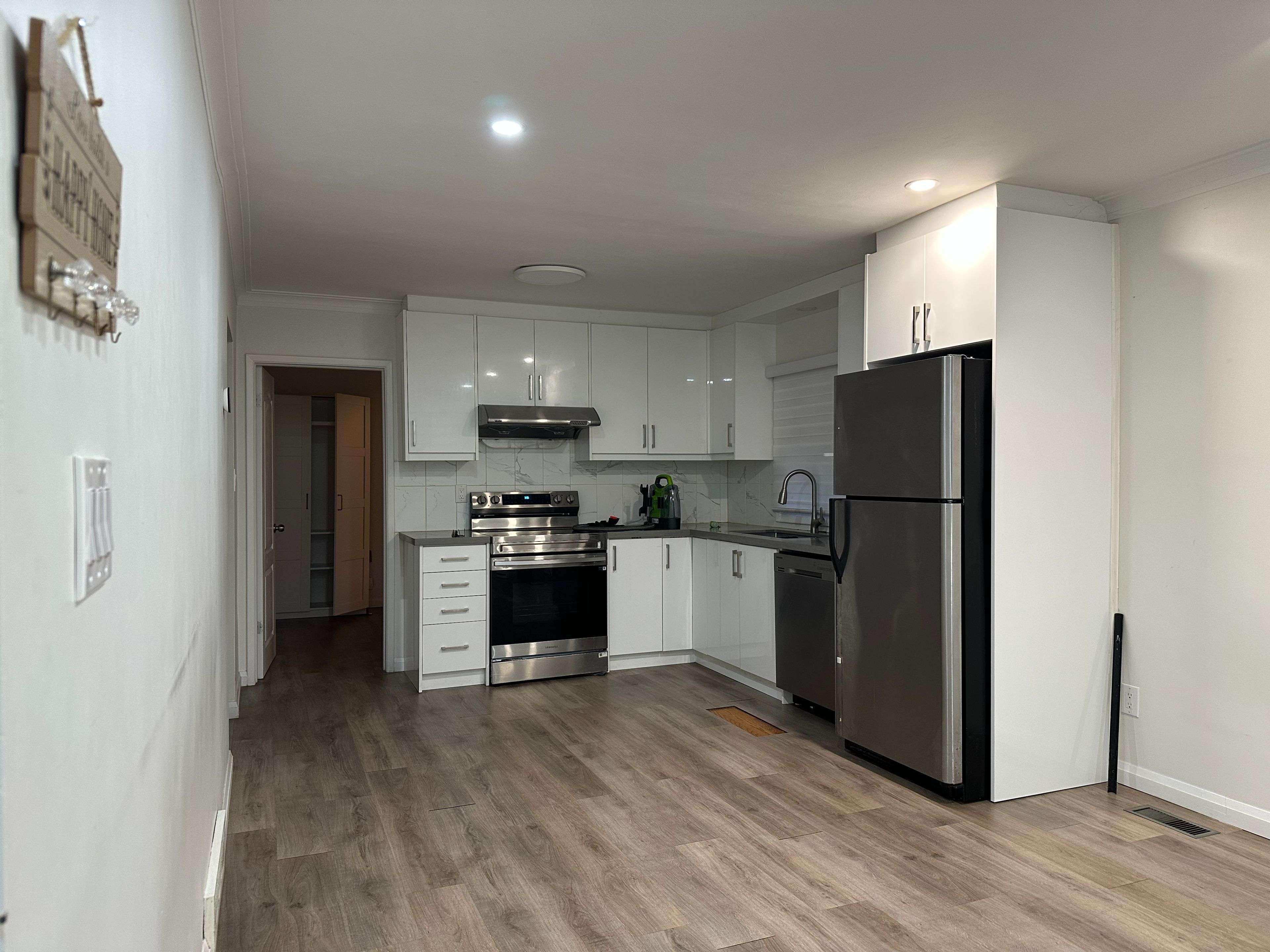 Toronto E04, ON M1R 2C5,23 FREY CRES