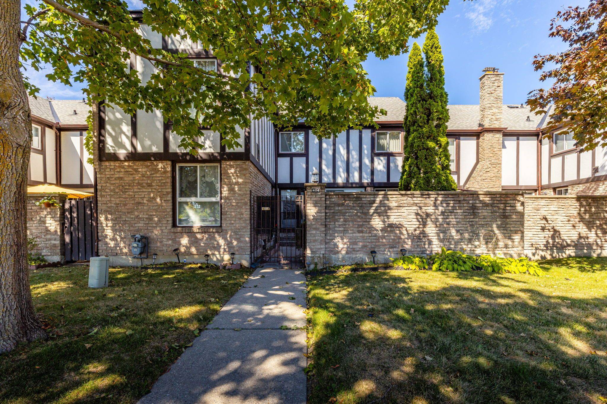 Toronto E11, ON M1B 1Z9,404 Milner AVE S