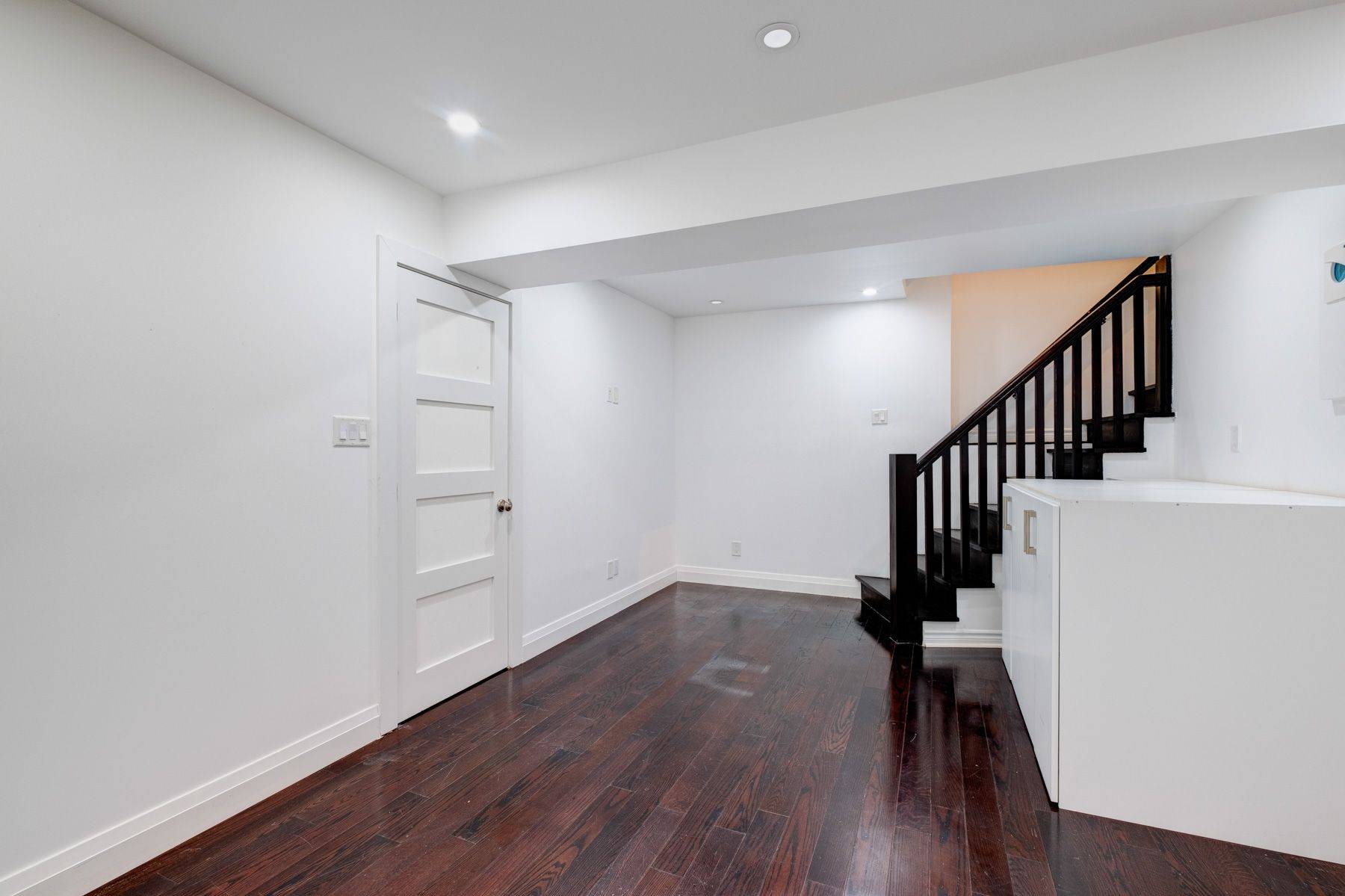 Toronto E03, ON M4C 5G5,36 Thyra AVE #Lower