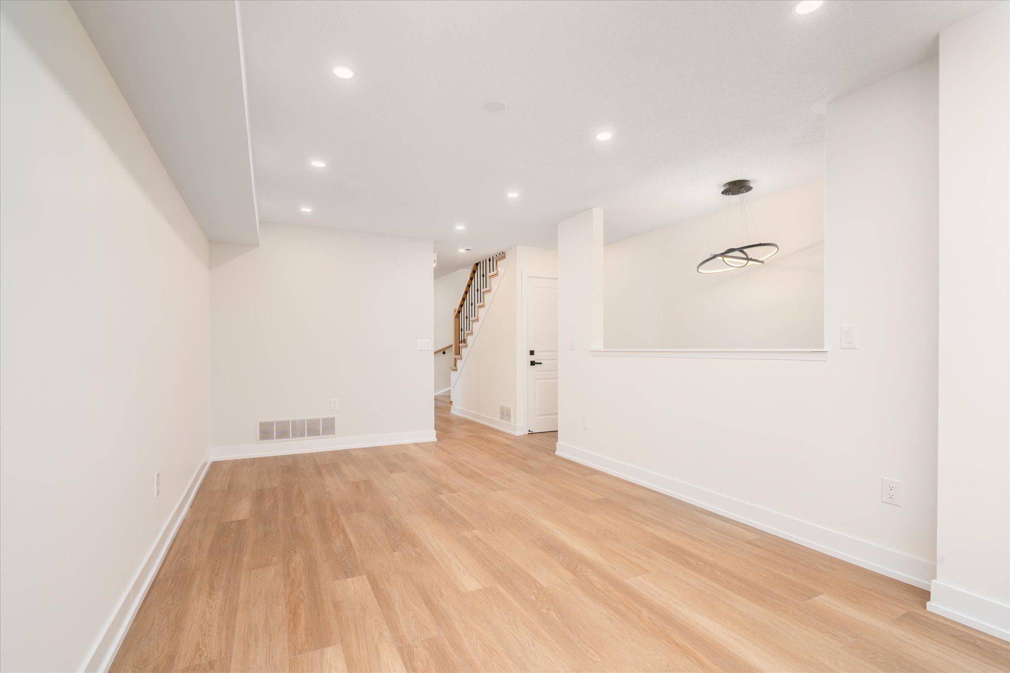 Pickering, ON L1V 7K5,735 Sheppard AVE W #36