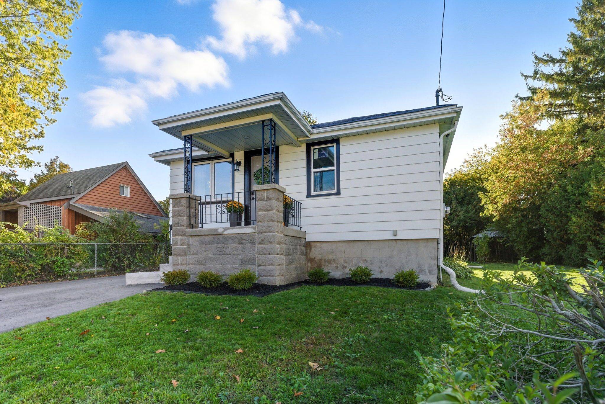 Oshawa, ON L1G 4K5,1120 Somerville ST