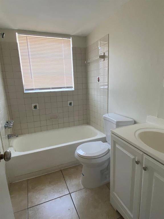 Lauderdale Lakes, FL 33313,4800 NW 24th Ct #D-111