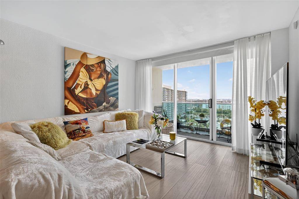 Hollywood, FL 33019,4001 S Ocean Dr #14