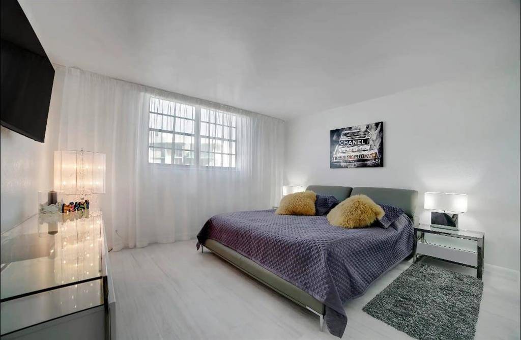 Hollywood, FL 33019,4001 S Ocean Dr #14