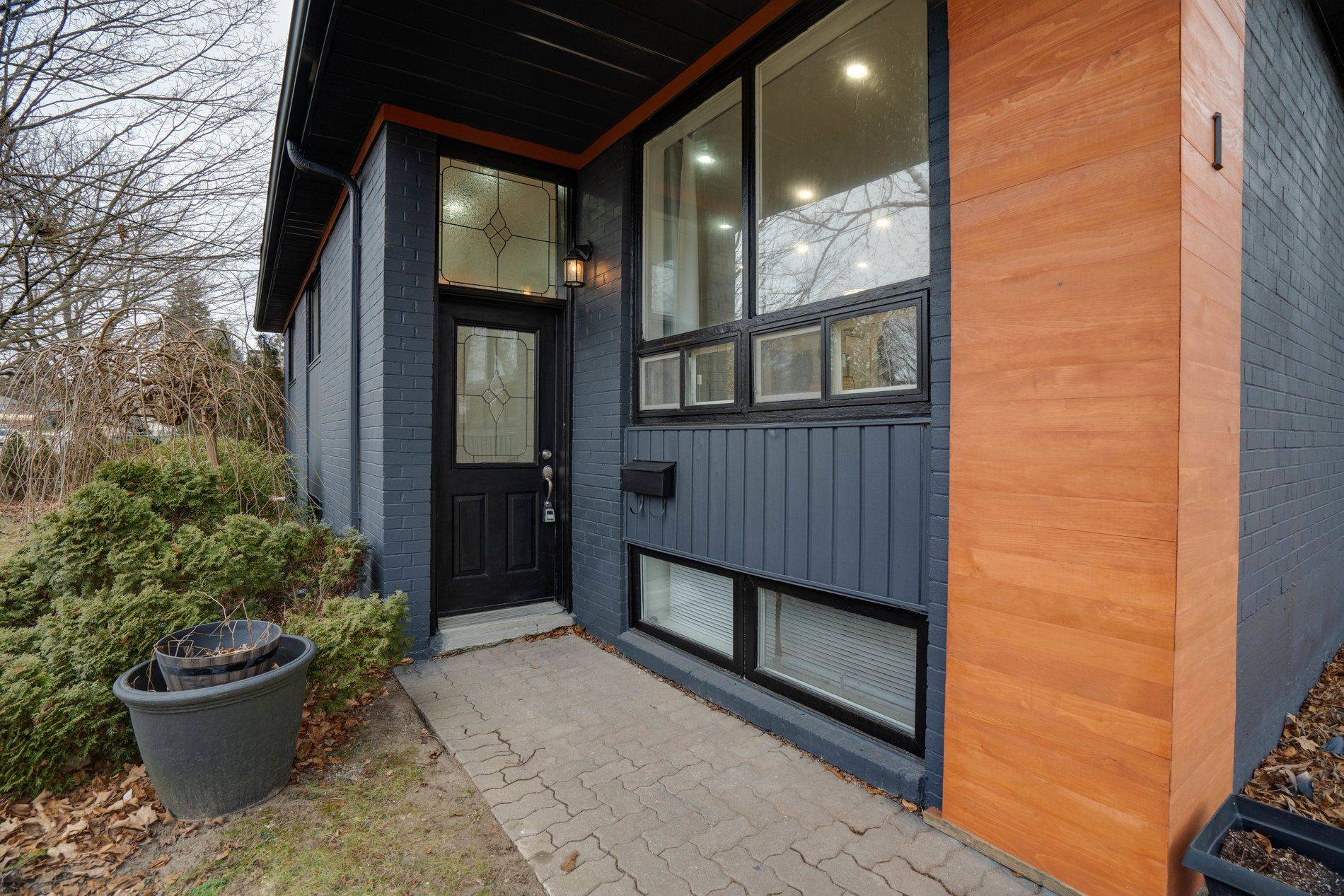 Aurora, ON L4G 2J8,1 Willis DR