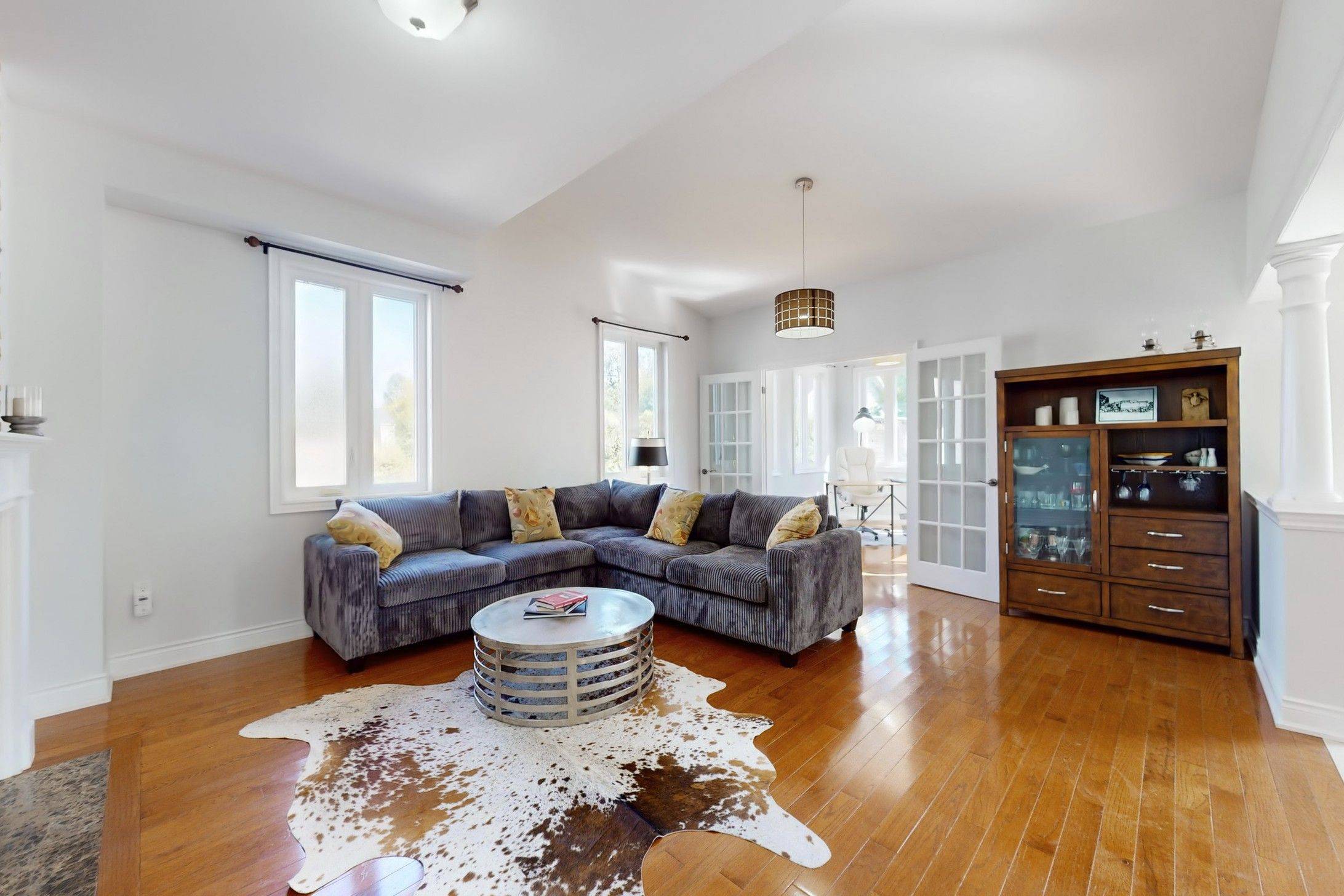 Georgina, ON L4P 3E9,1031 Lake DR N