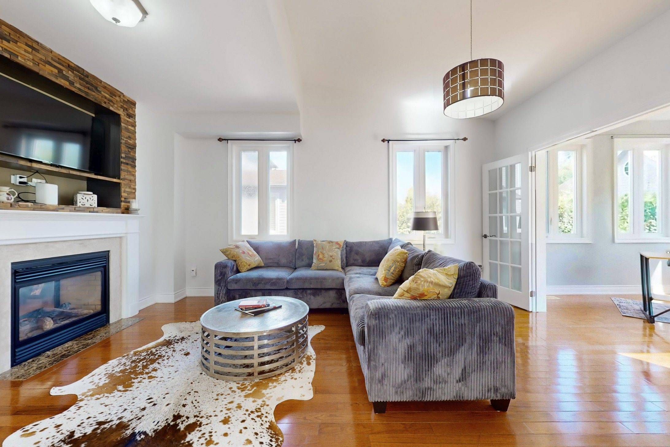 Georgina, ON L4P 3E9,1031 Lake DR N