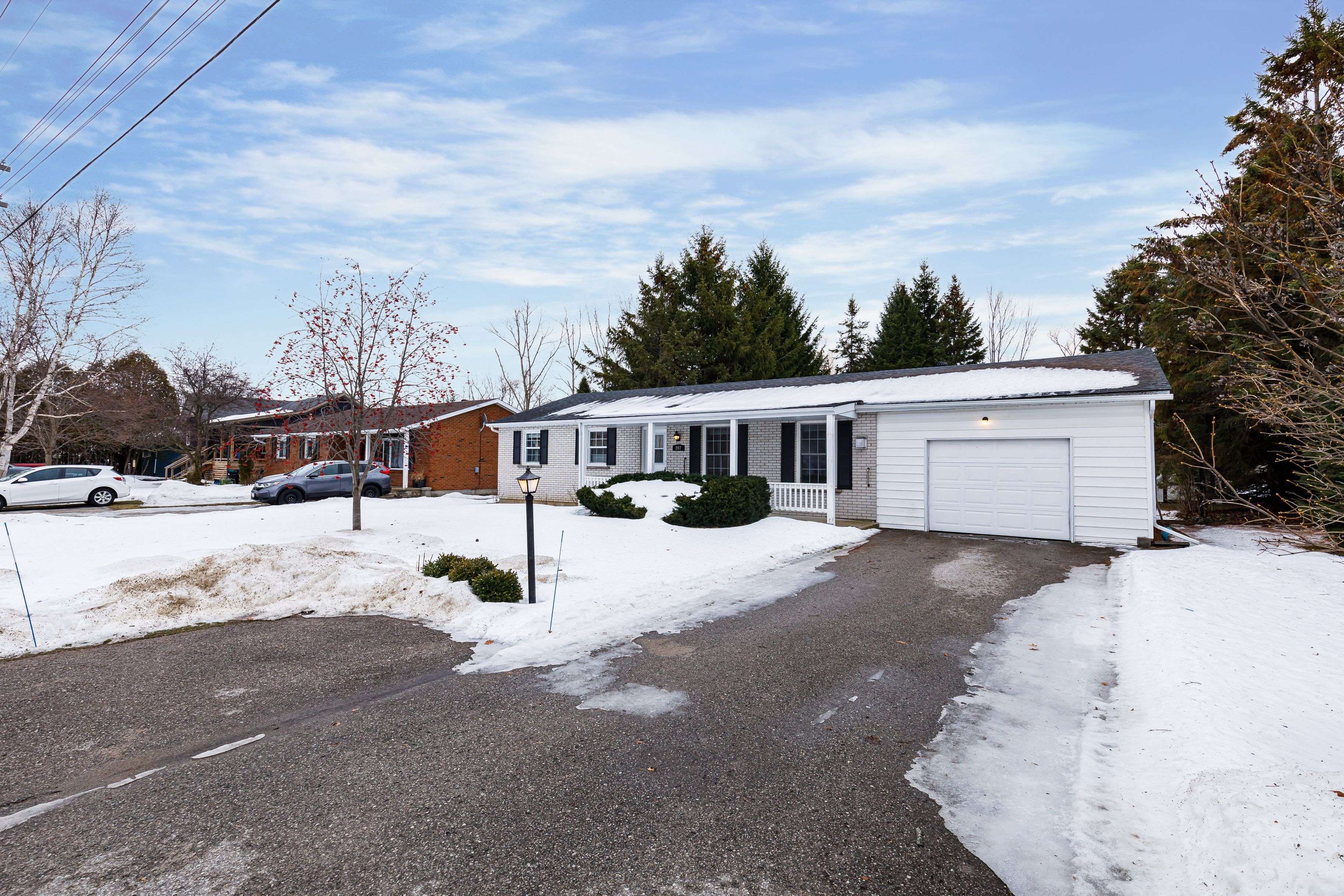 Clearview, ON L0M 1S0,207 Christopher ST