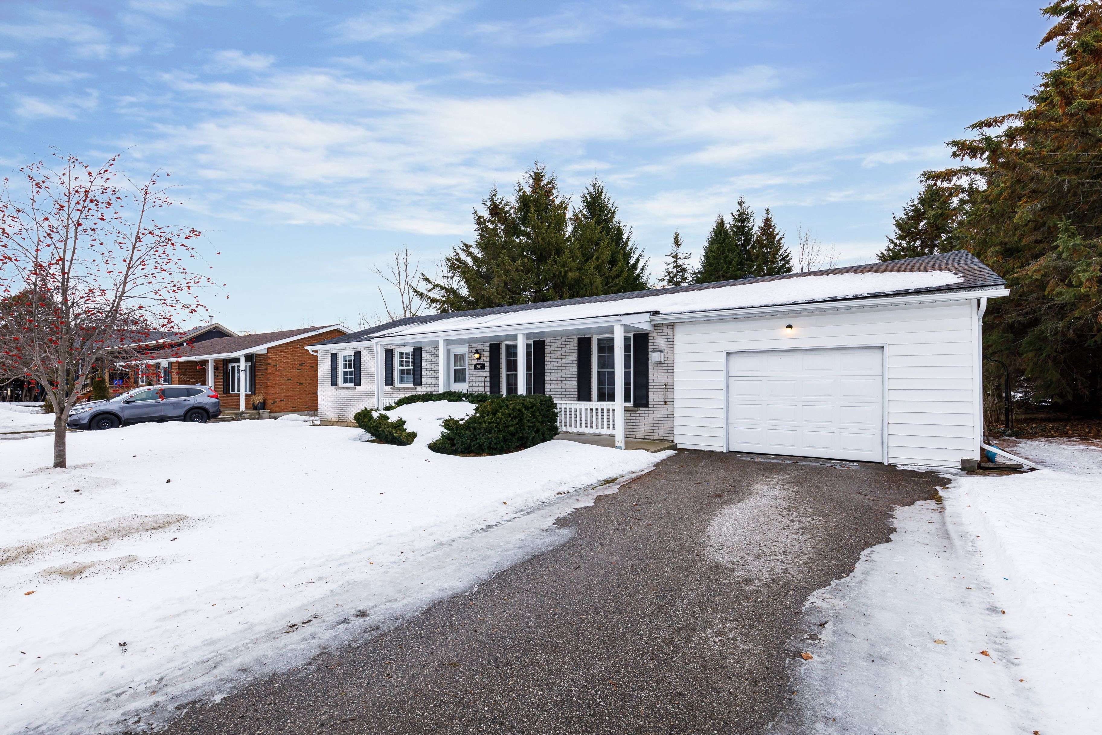 Clearview, ON L0M 1S0,207 Christopher ST