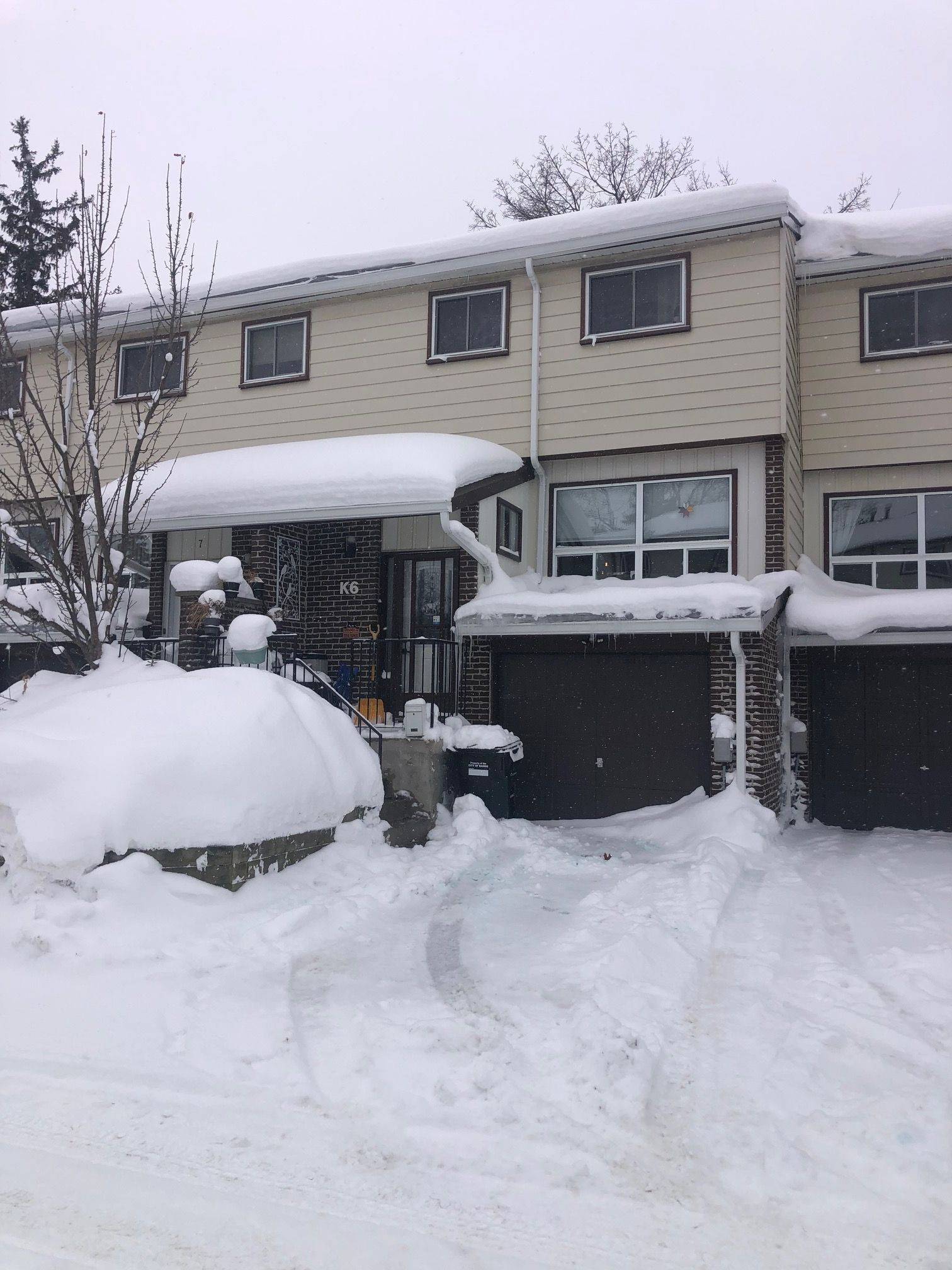 Barrie, ON L4M 5C4,63 Ferris LN #K6