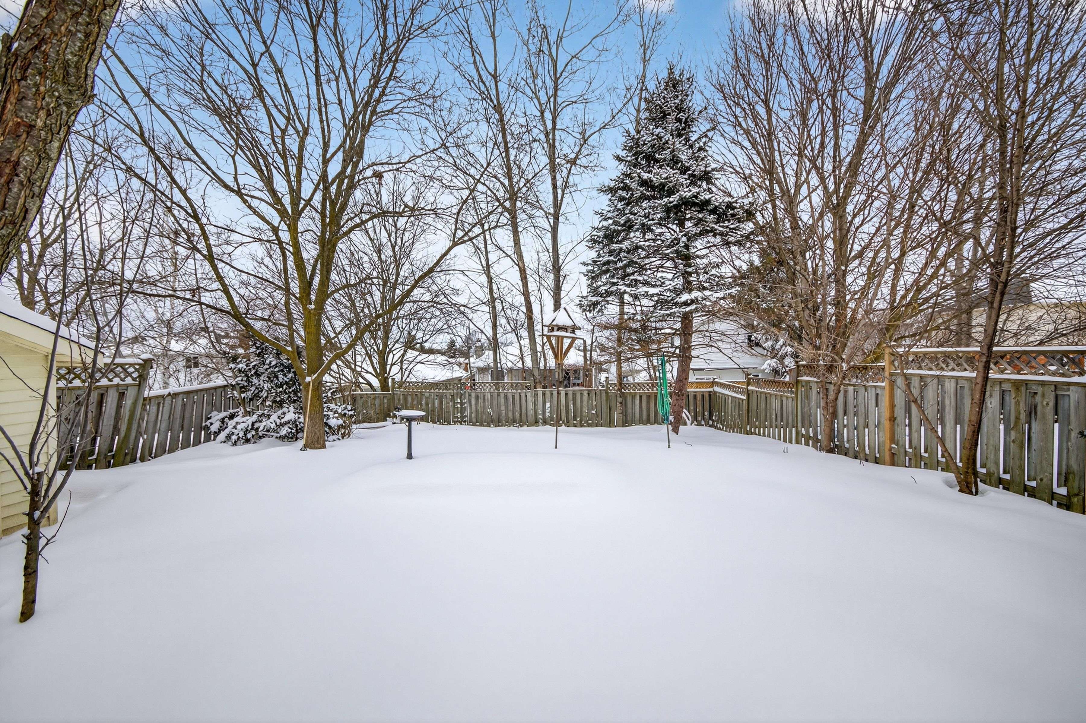 Barrie, ON L4N 6T7,52 Gosney CRES