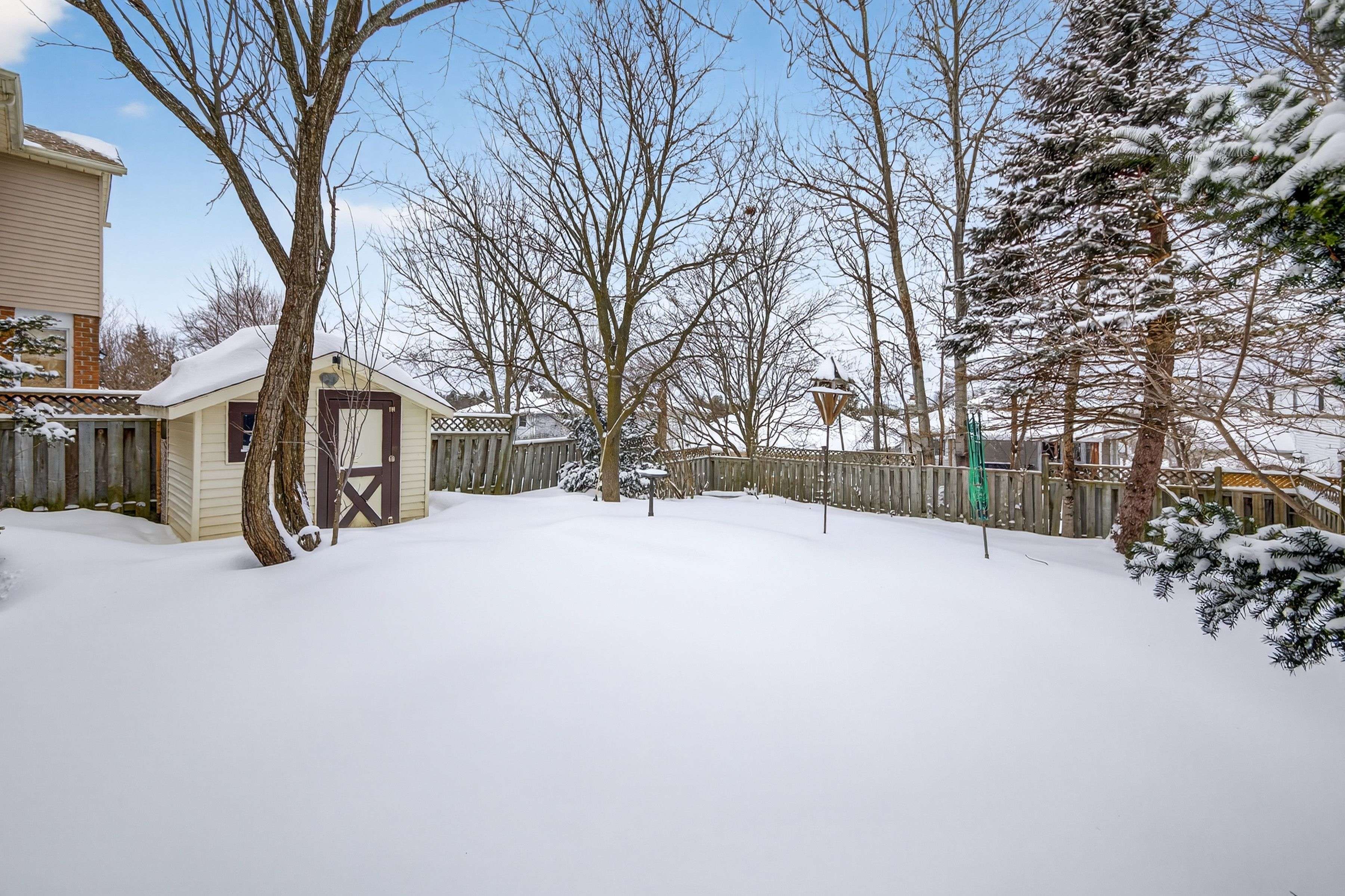 Barrie, ON L4N 6T7,52 Gosney CRES