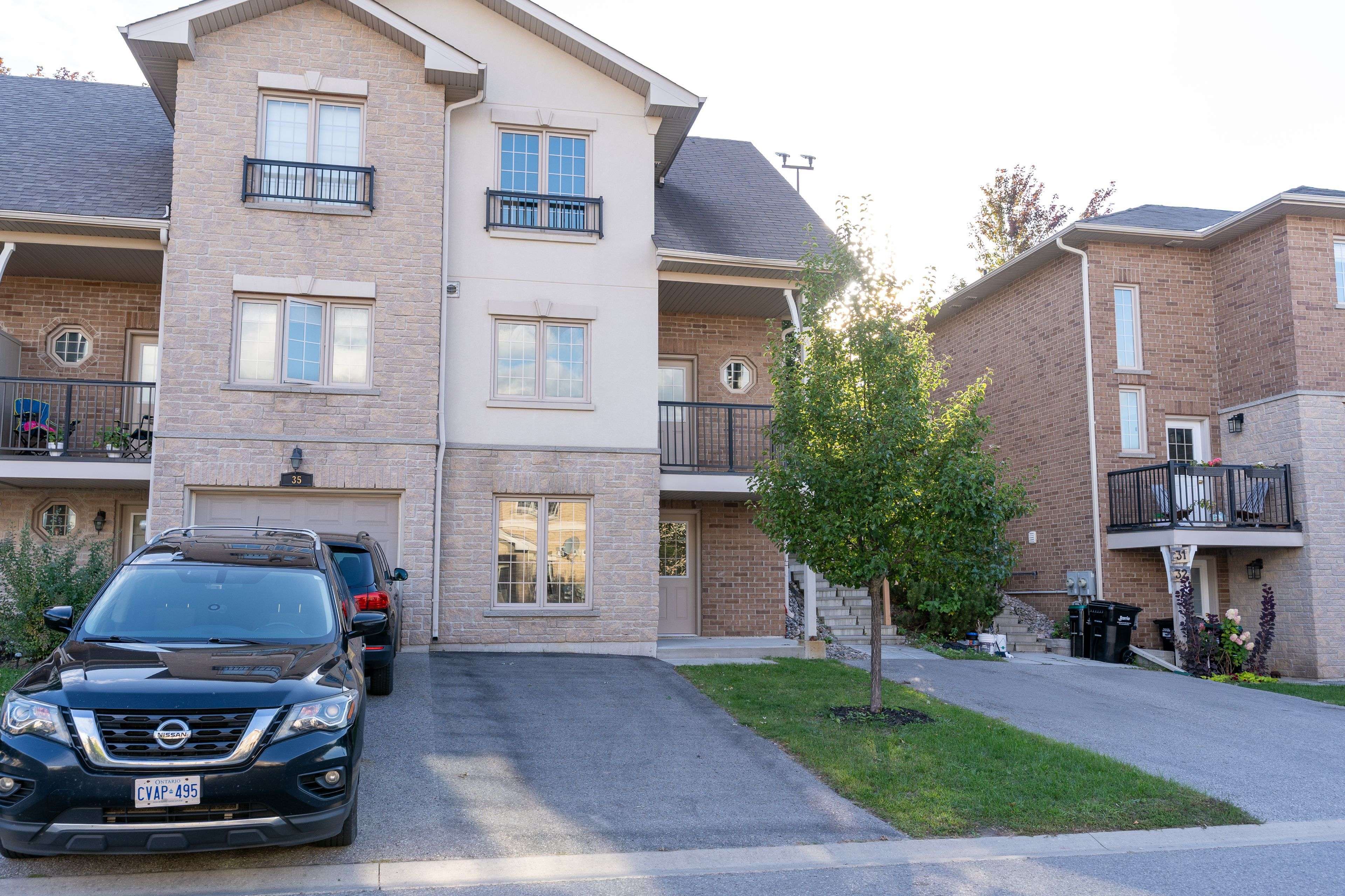 Barrie, ON L4M 0G2,175 Stanley ST ##33 / #34
