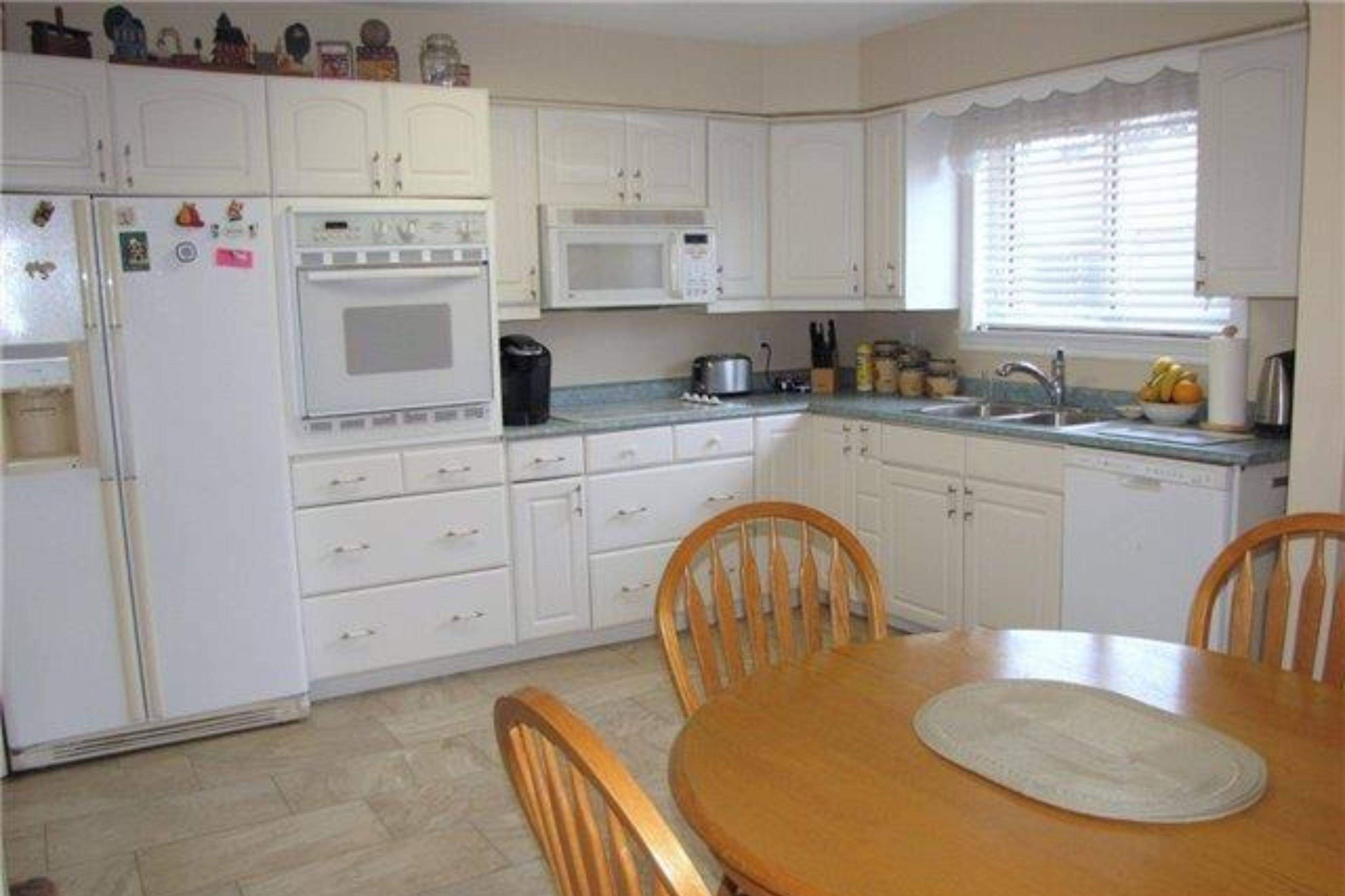 Barrie, ON L4M 2H6,141 Gunn ST #Main