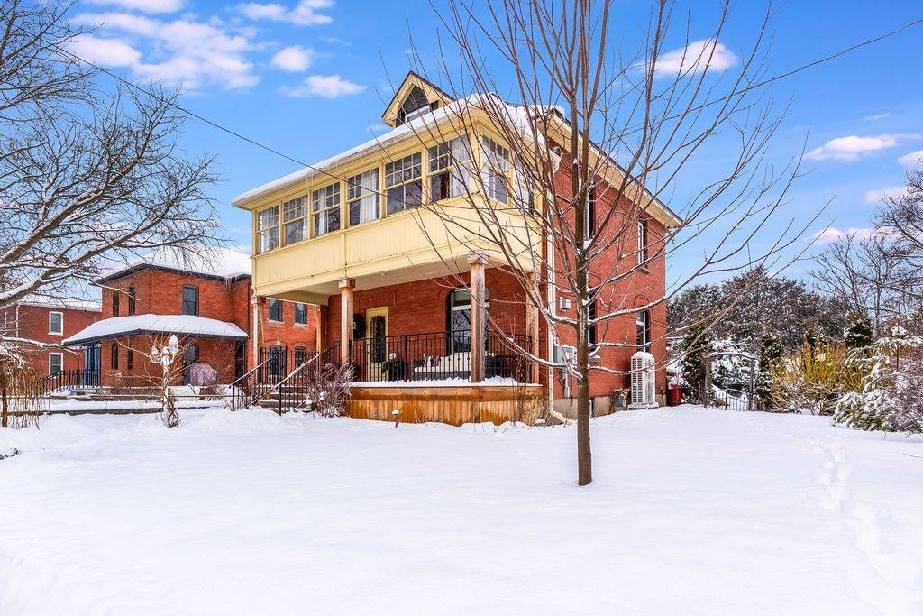 Clearview, ON L0M 1G0,12 Elizabeth ST W