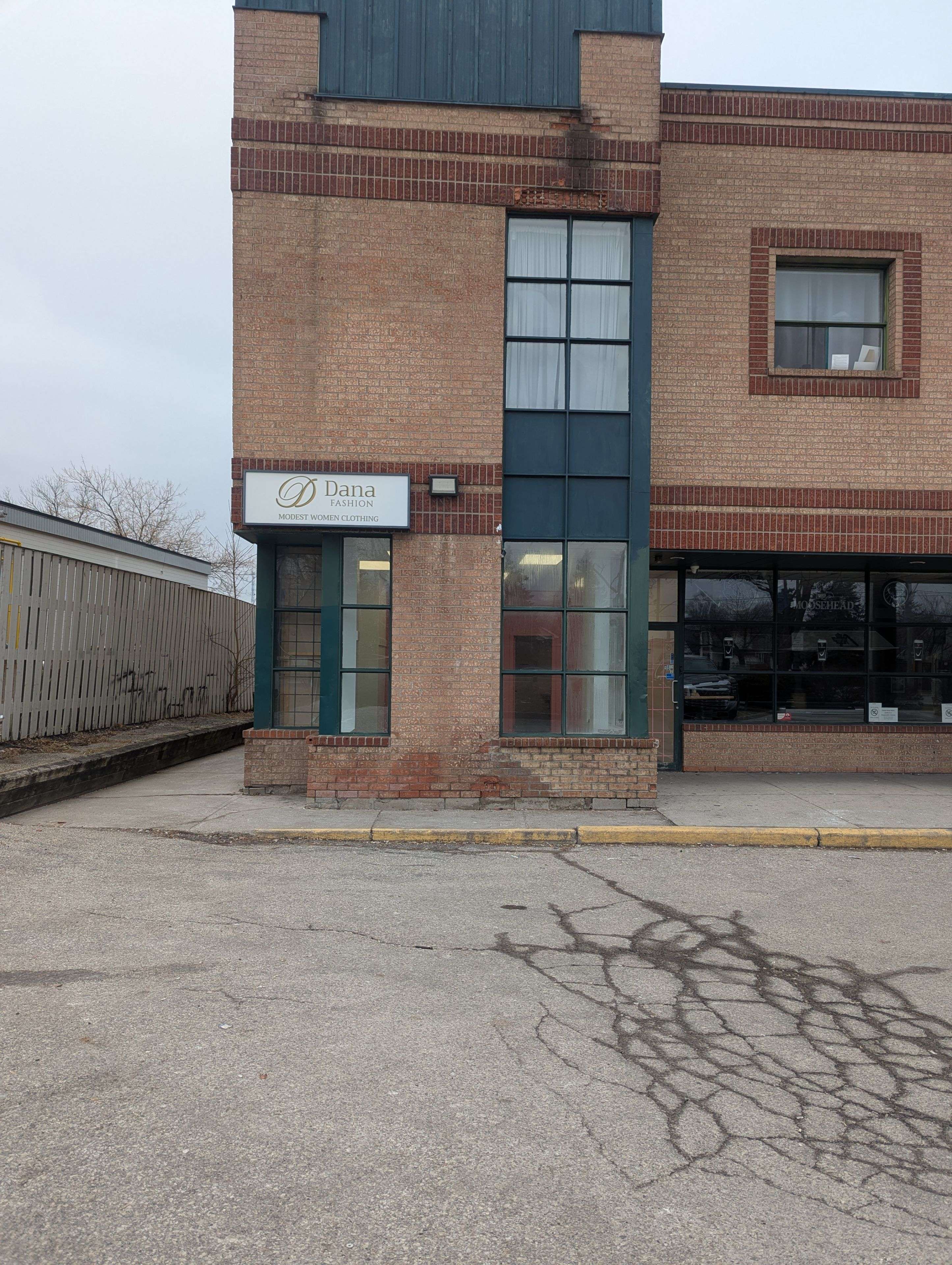 Mississauga, ON L5M 4Y4,1965 Britannia RD W #B1