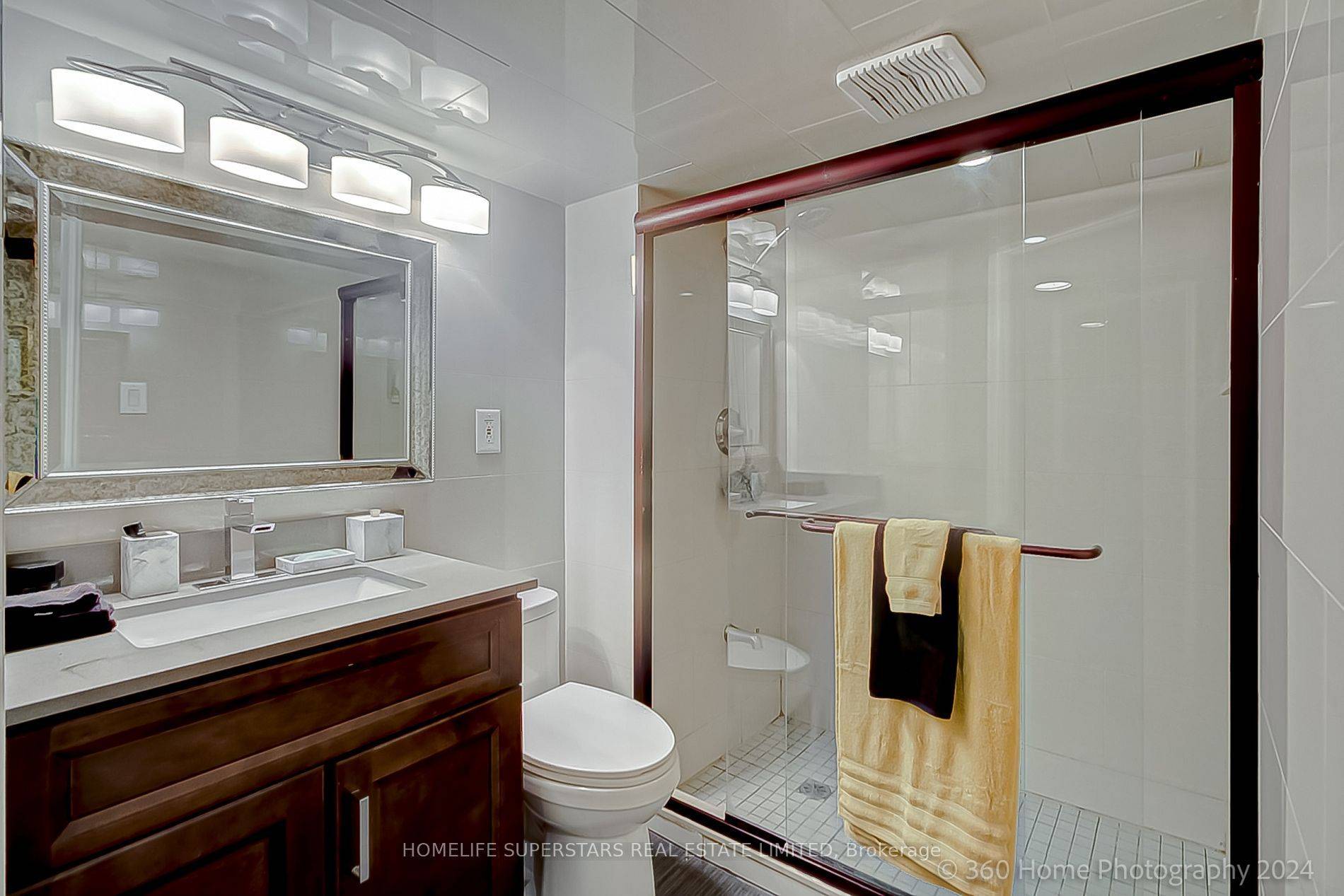 Toronto W10, ON M9V 2Y7,47 Harlow CRES