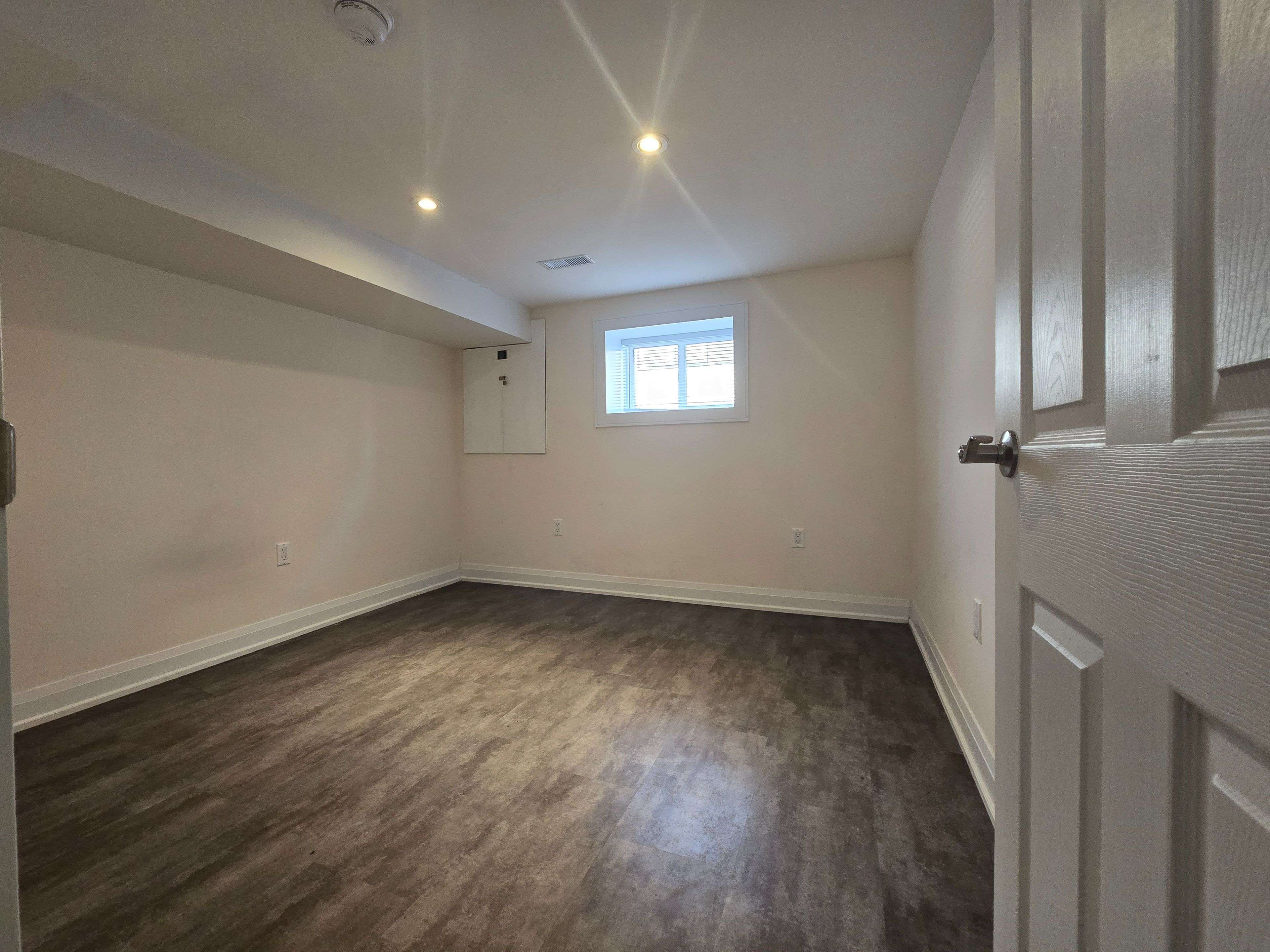 Mississauga, ON L5E 1K7,1078 Sawyer AVE