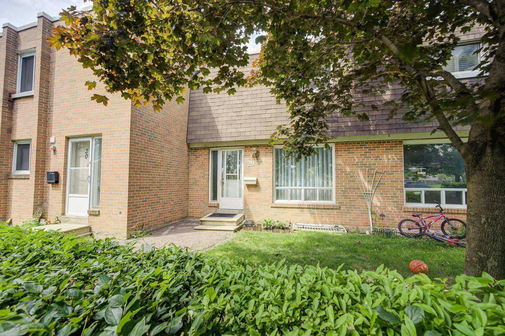 Toronto W10, ON M9V 1C1,1730 Albion RD #29