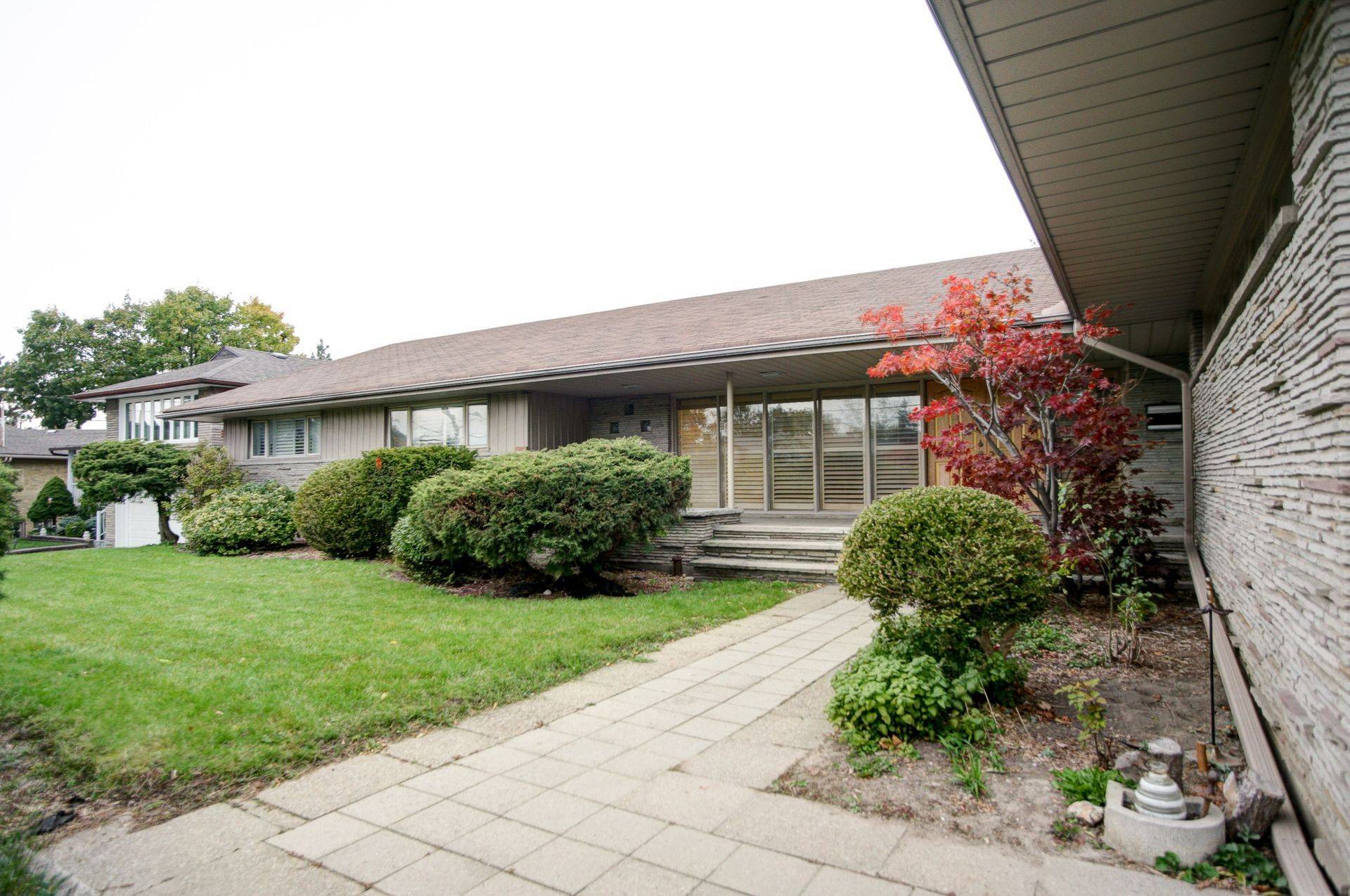 Toronto W04, ON M6B 3M1,16 Carousel CT