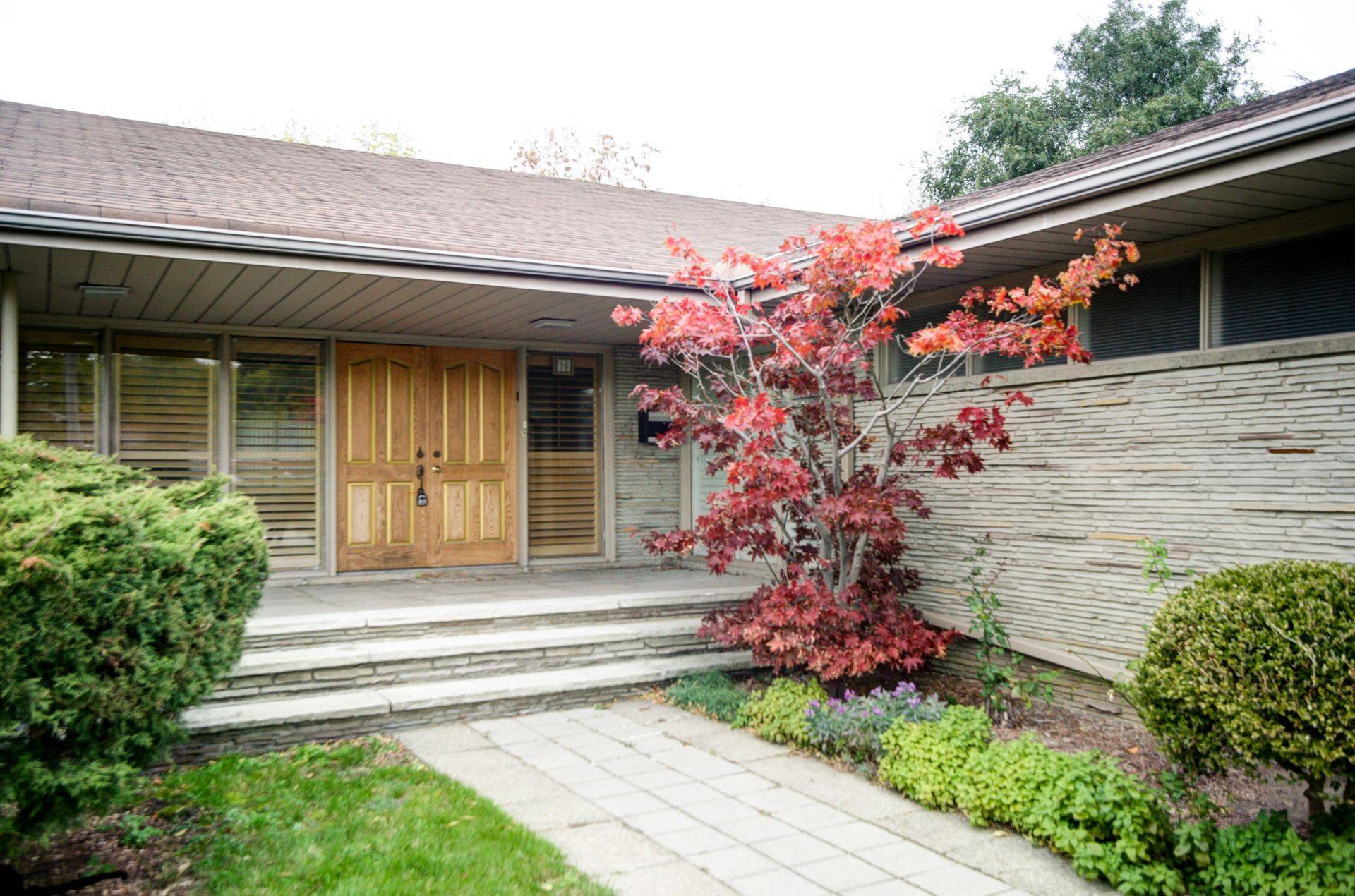 Toronto W04, ON M6B 3M1,16 Carousel CT