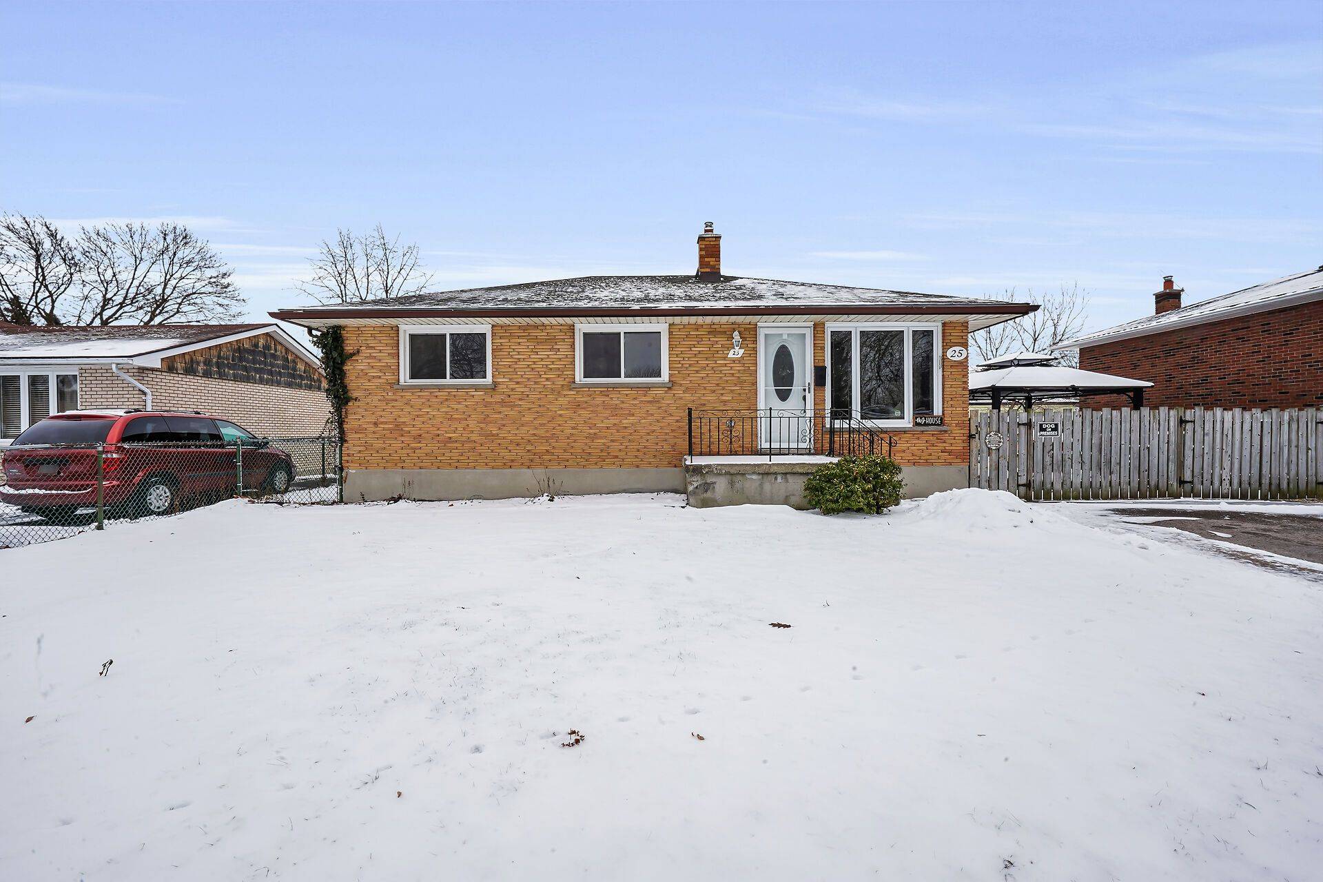 London East, ON N5V 2J9,25 Hawkesbury AVE