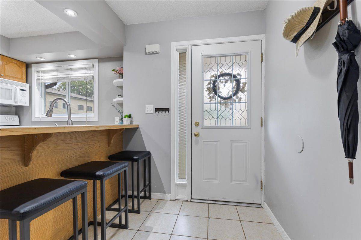 Kitchener, ON N2A 2R8,211 Veronica DR #26