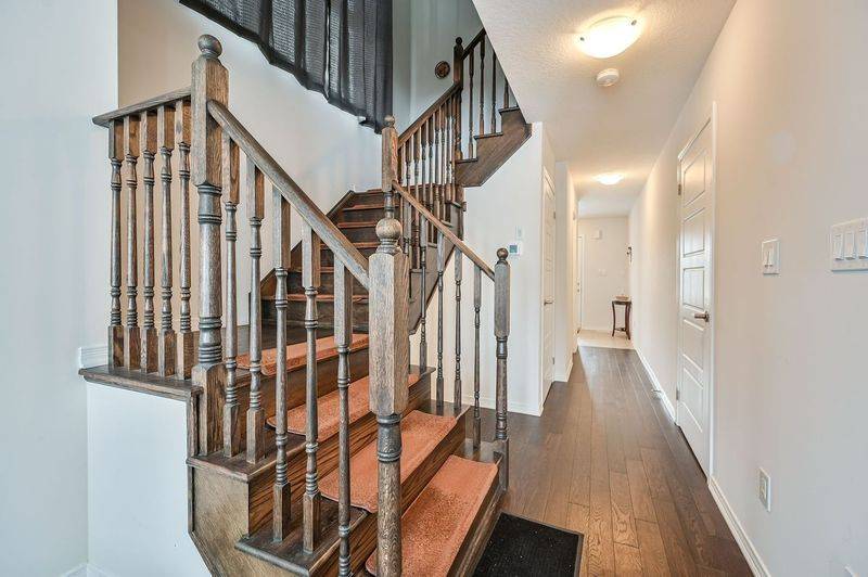 Hamilton, ON L0R 1C0,31 Armes ST