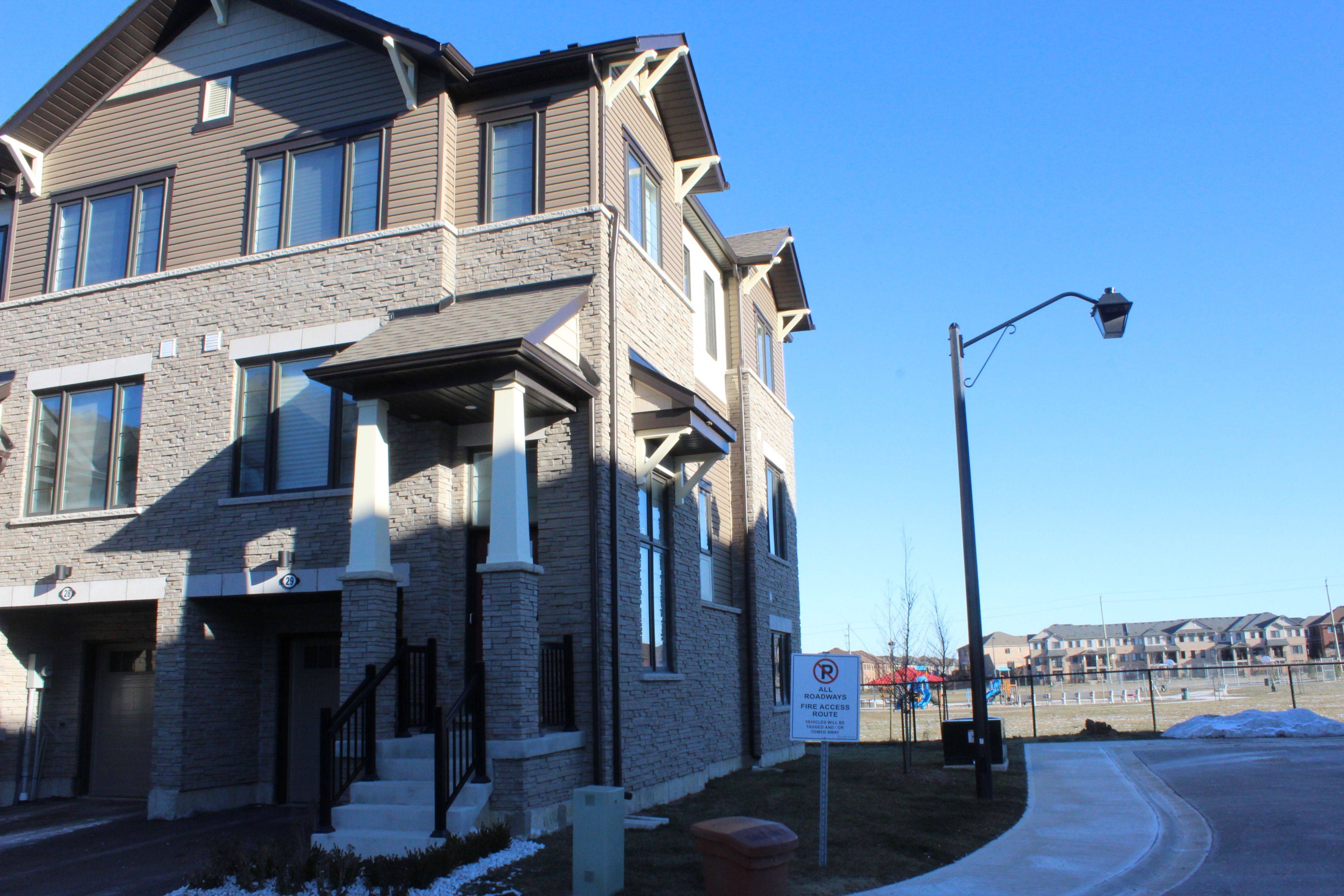 Hamilton, ON L8J 0M5,185 Bedrock DR #29