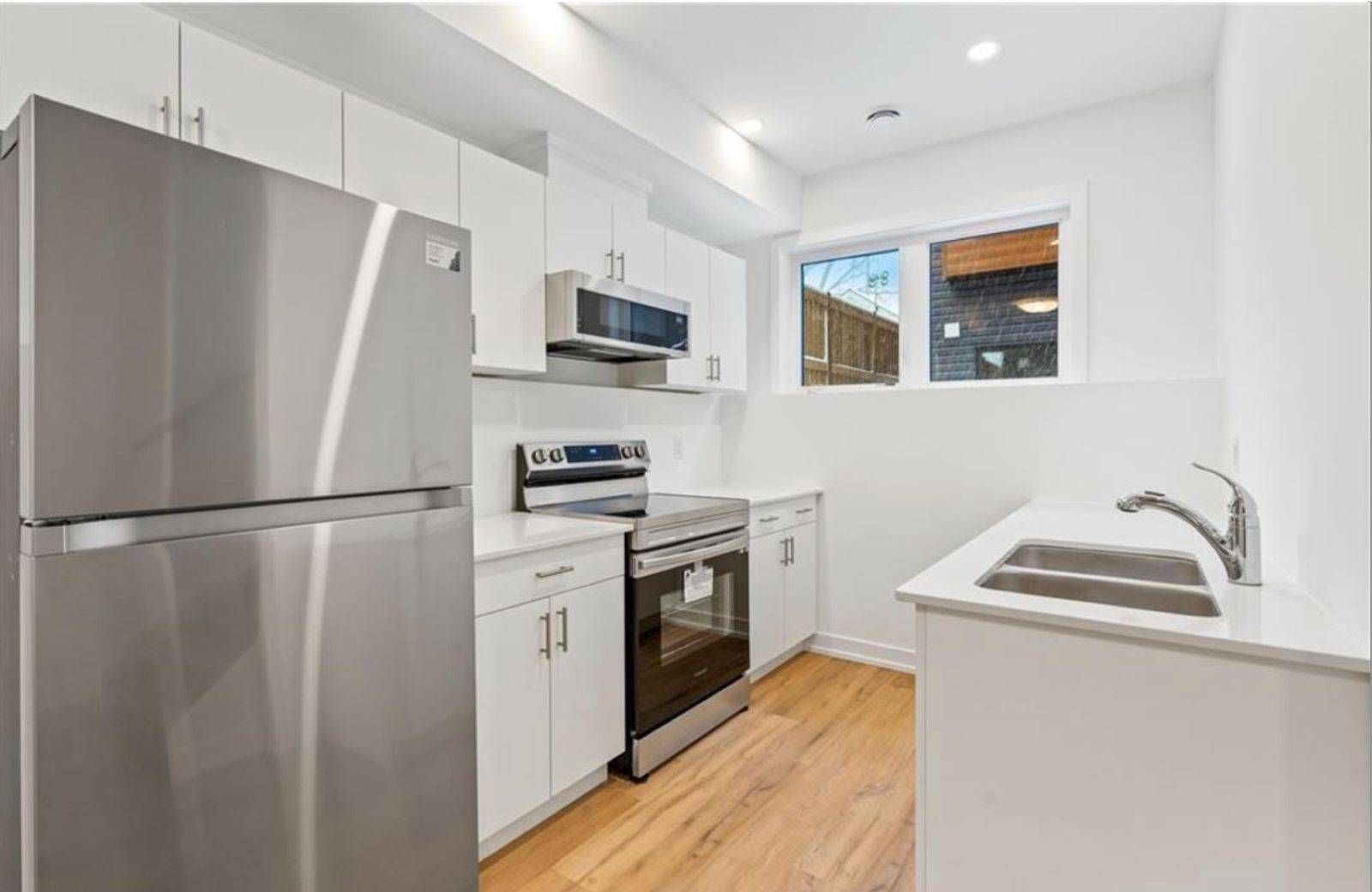 Welland, ON L3C 0K1,781 Clare AVE #314