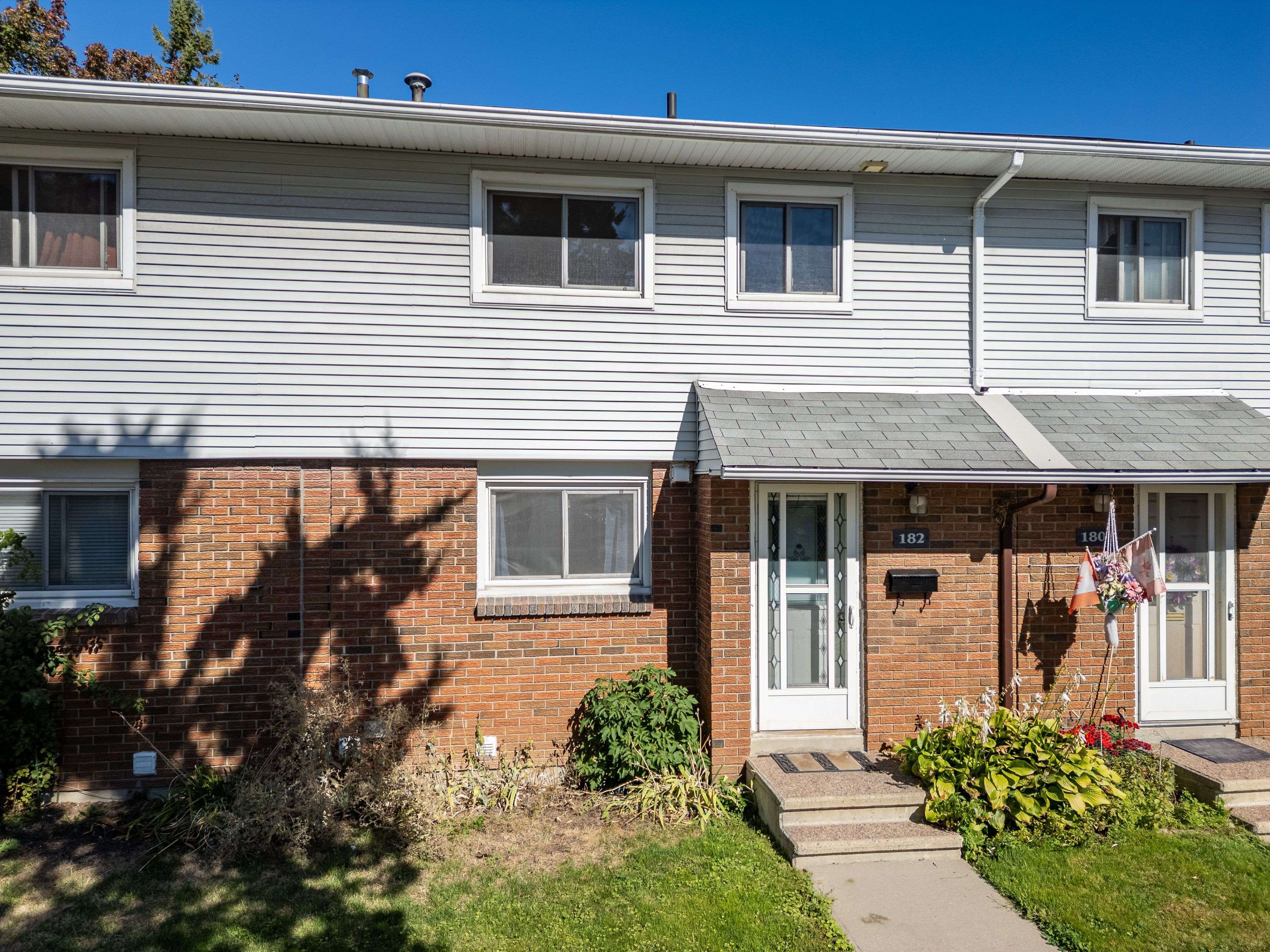 Parkway Park - Queensway Terrace S And Area, ON K2H 7L2,1045 MORRISON DR #182