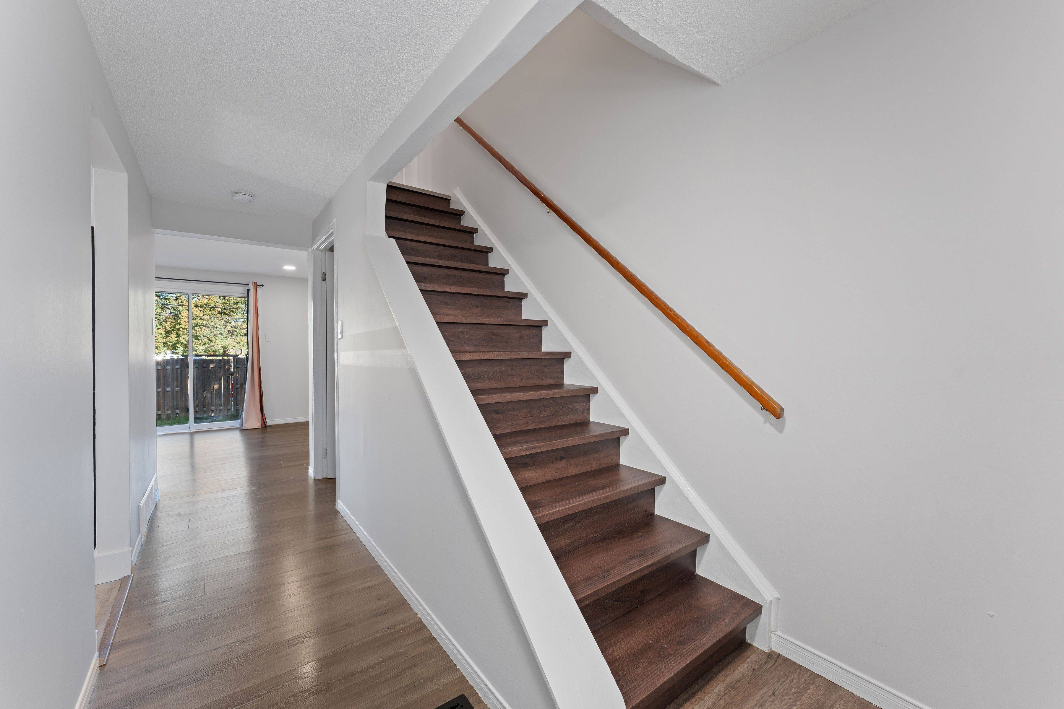 Parkway Park - Queensway Terrace S And Area, ON K2H 7L2,1045 MORRISON DR #182