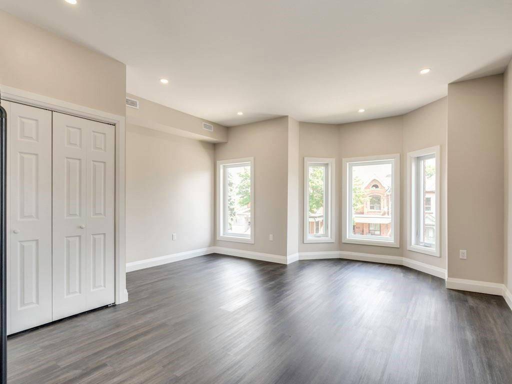 Hamilton, ON L8L 5E9,201 Victoria AVE N #2