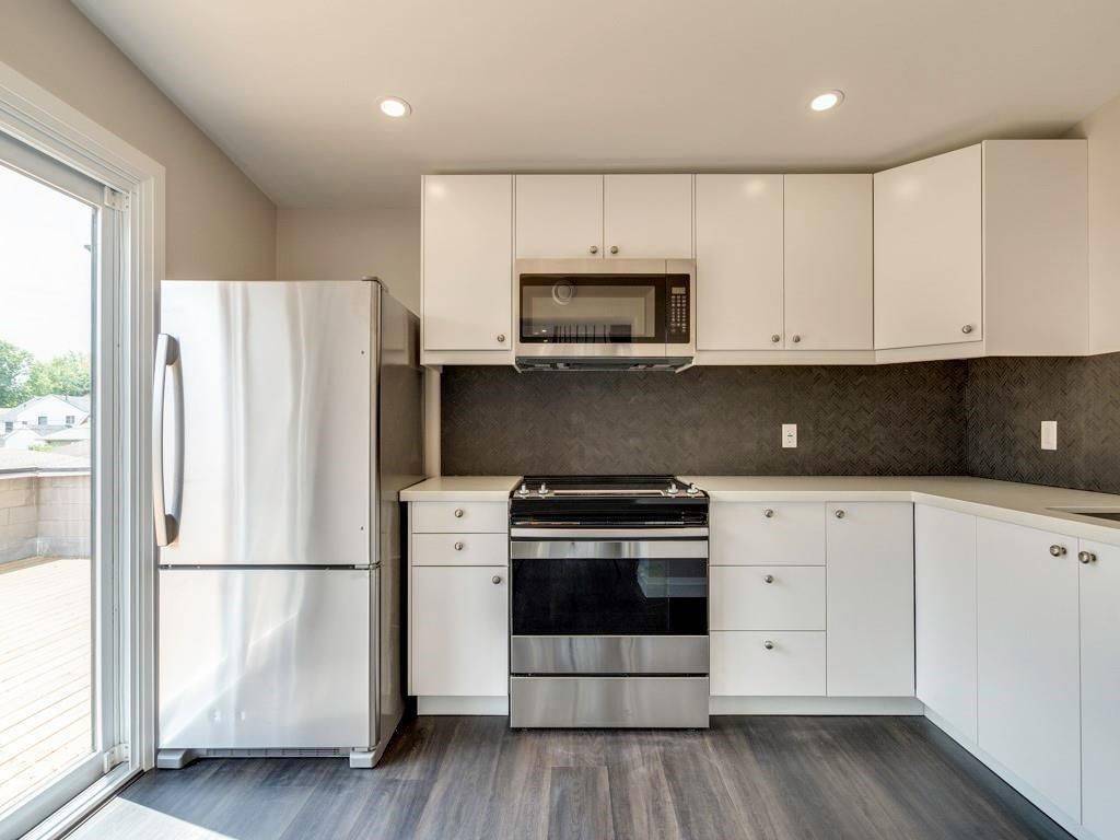 Hamilton, ON L8L 5E9,201 Victoria AVE N #2