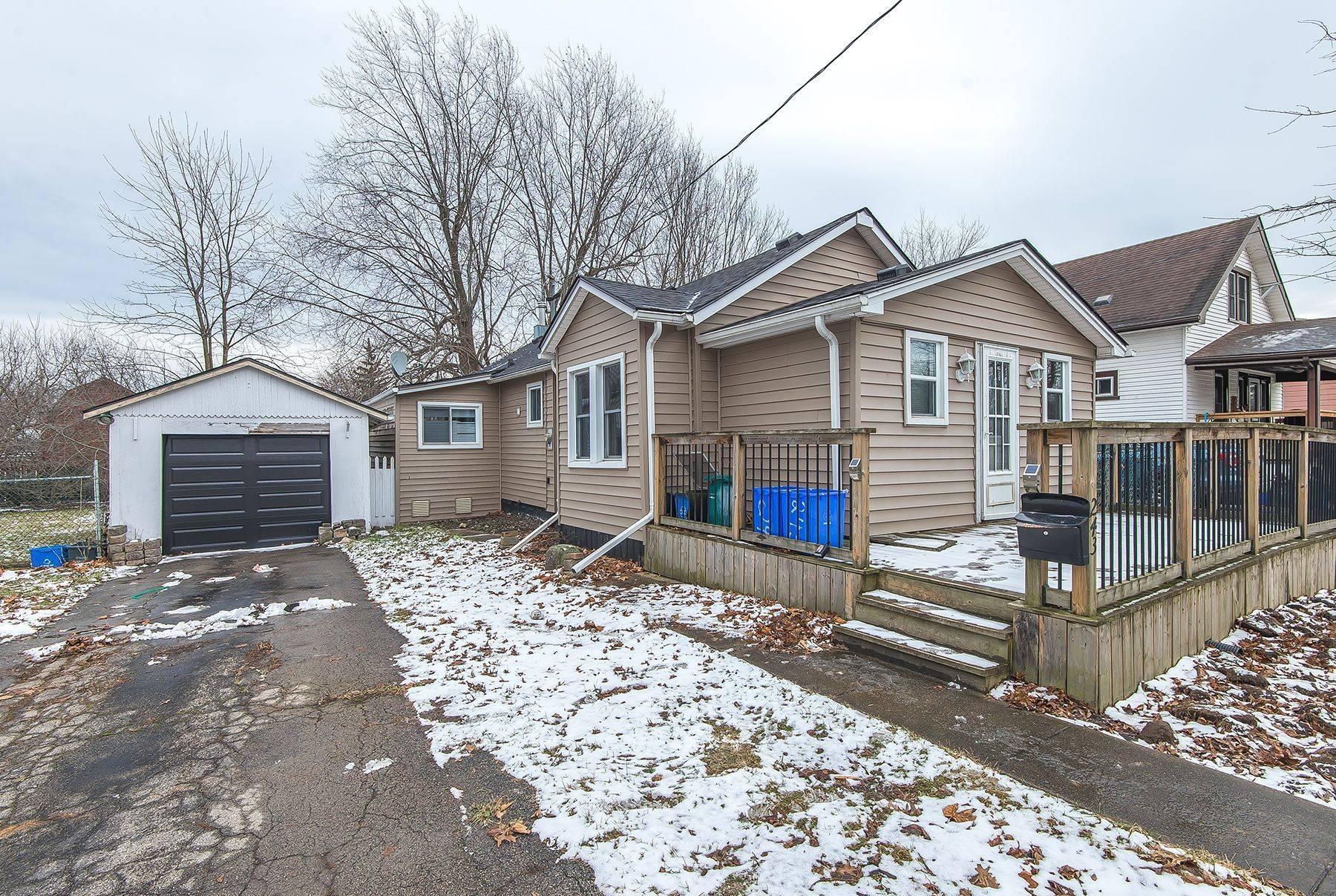 Fort Erie, ON L2A 3R9,243 North ST N