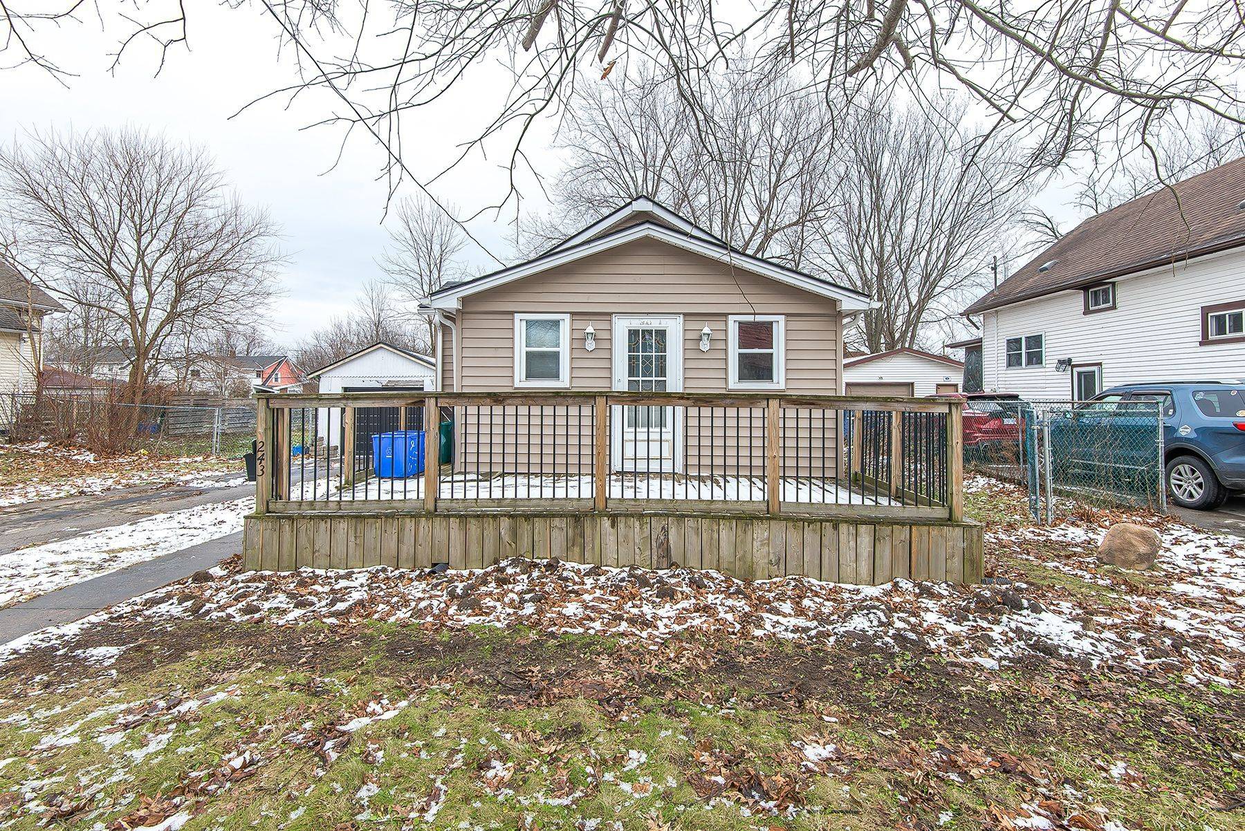 Fort Erie, ON L2A 3R9,243 North ST N