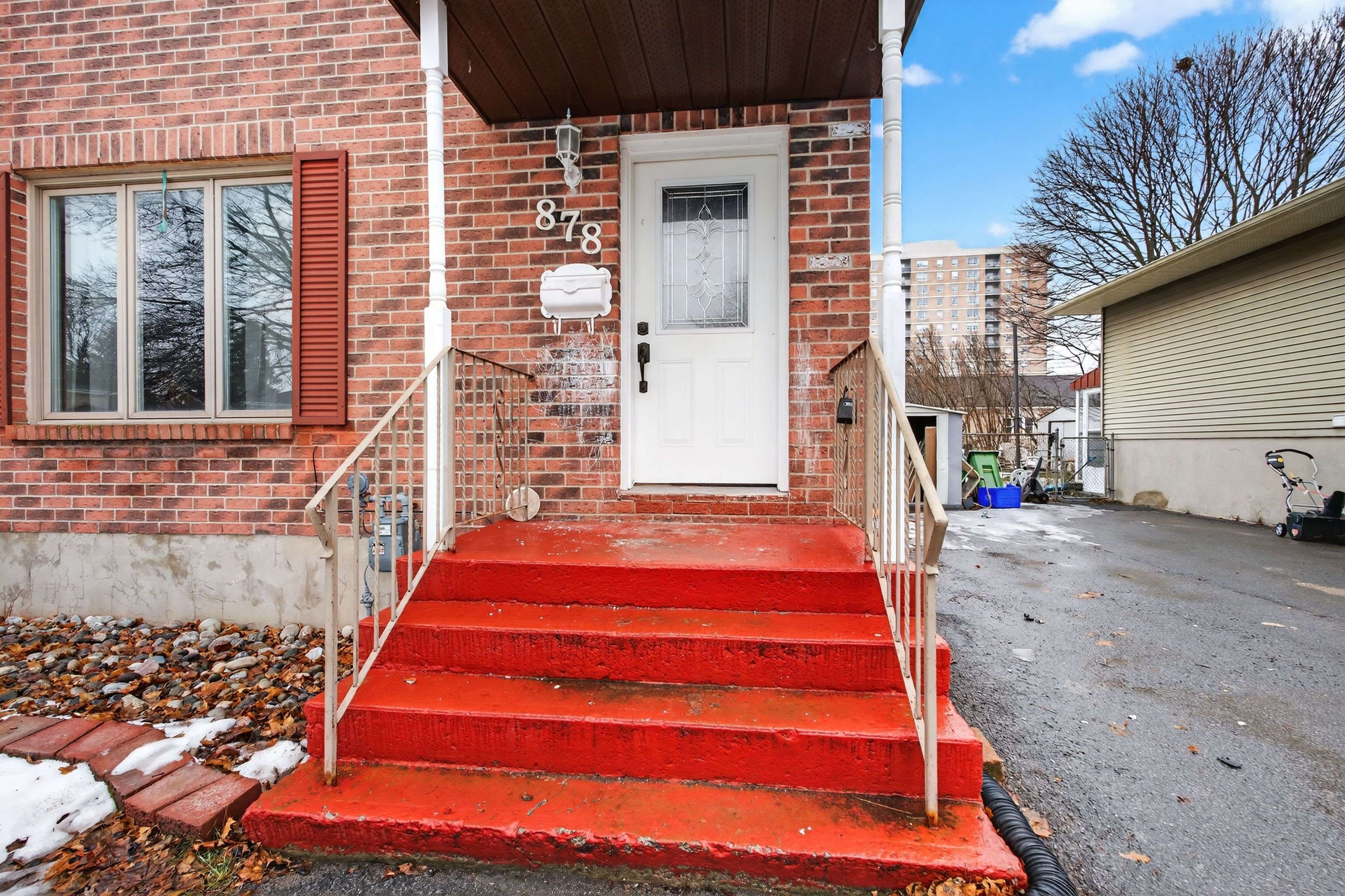 Kingston, ON K7P 2A9,878 BEACONHILL CT