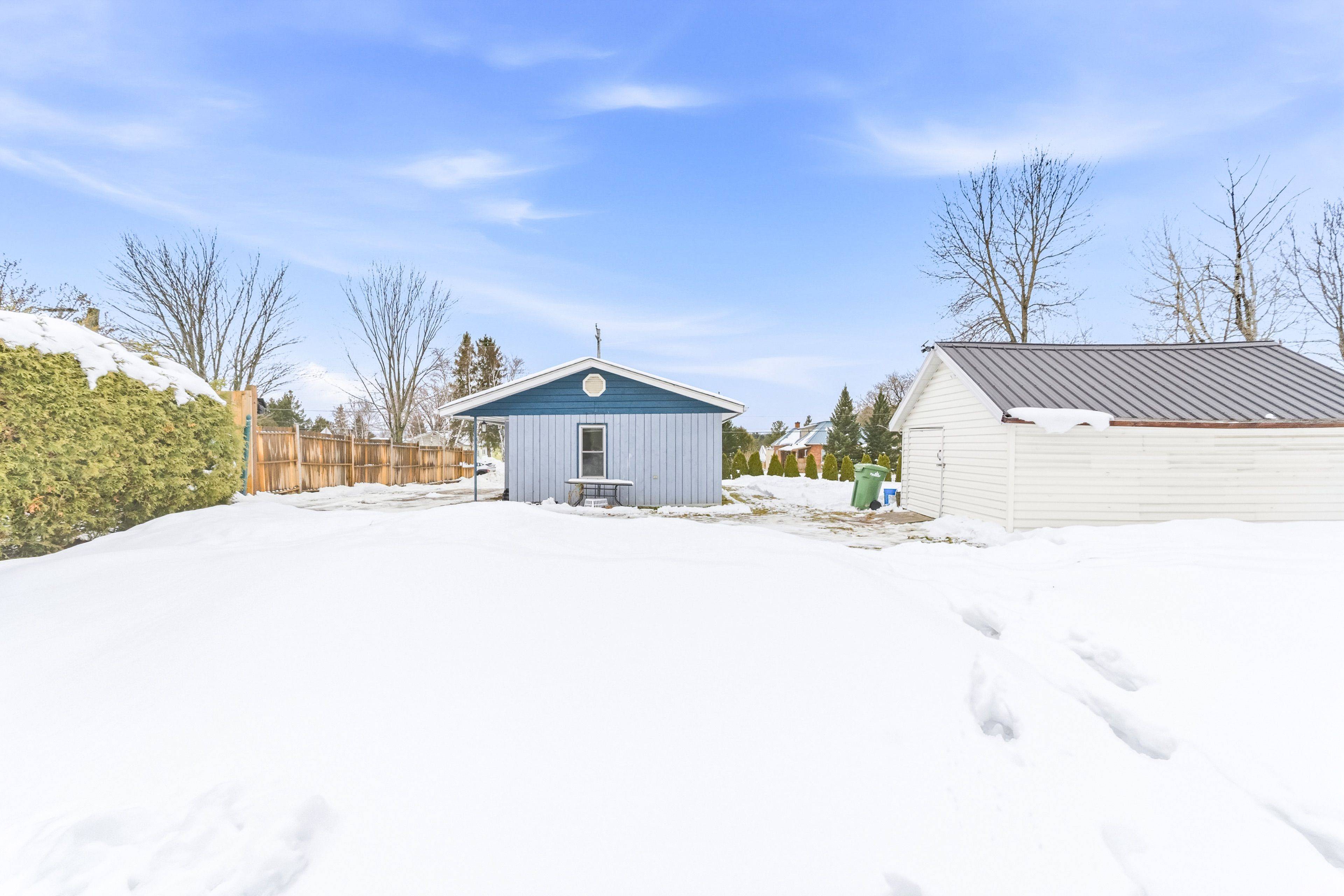 Pembroke, ON K8A 6L3,467 Boundary RD E