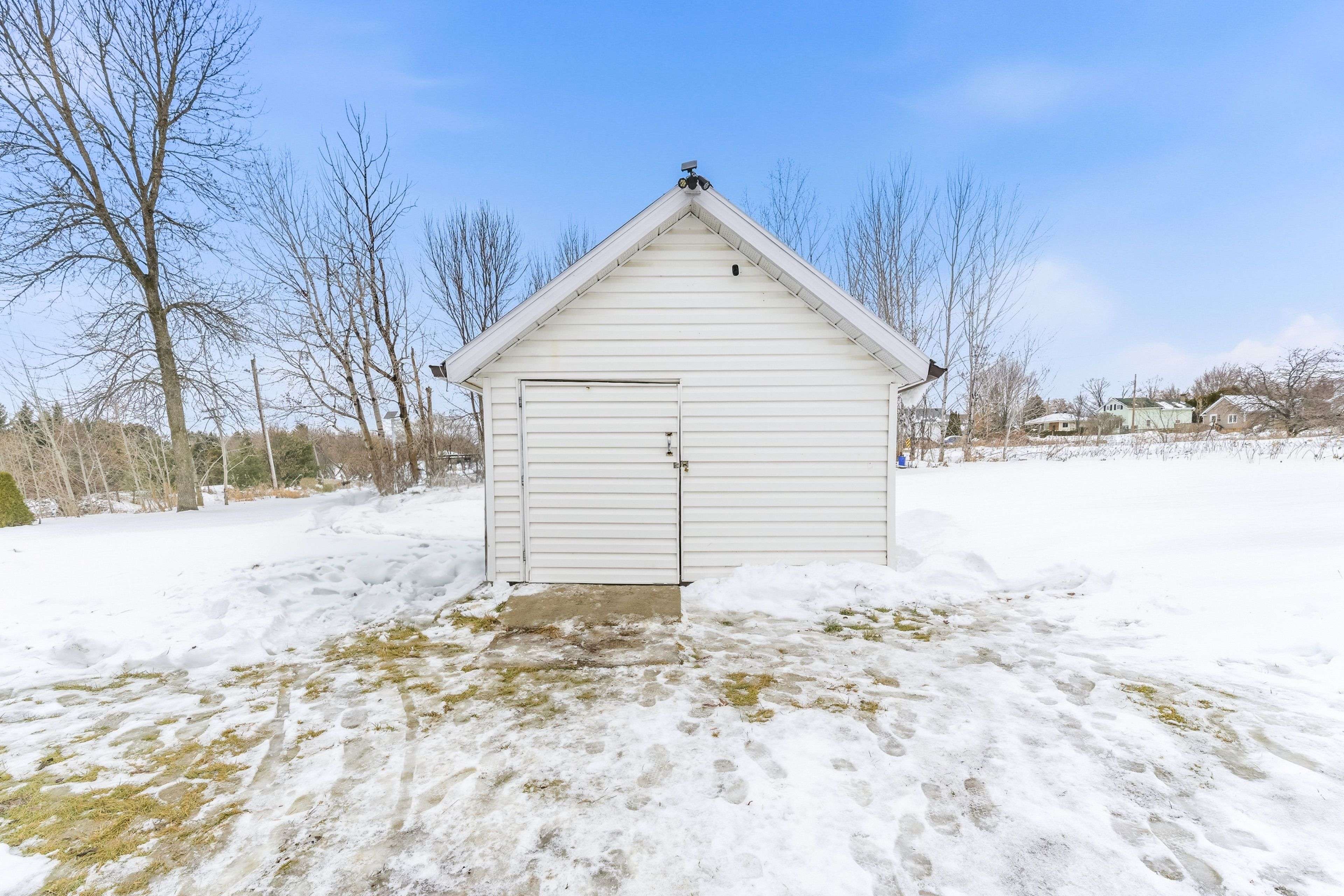 Pembroke, ON K8A 6L3,467 Boundary RD E