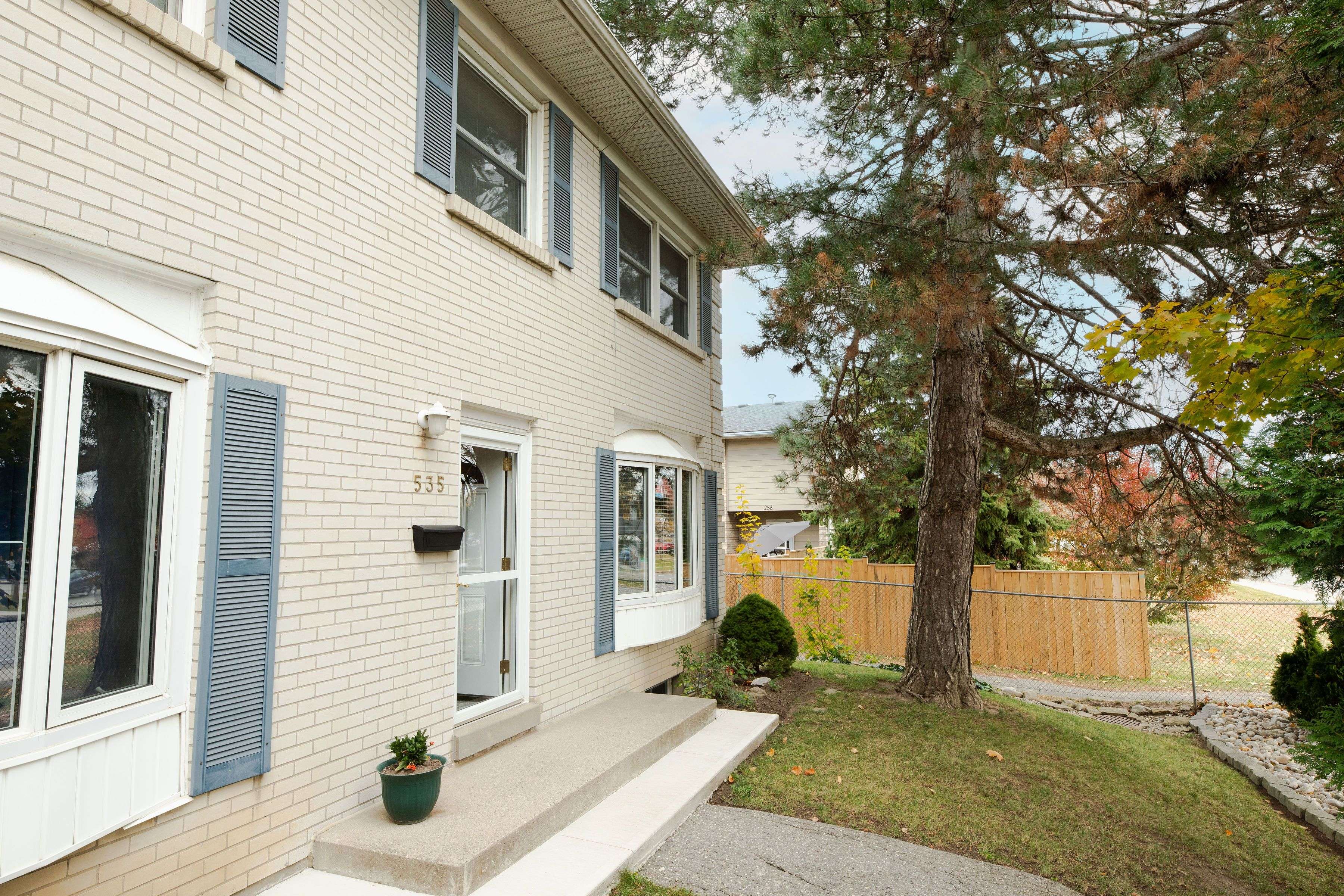 London North, ON N6G 2C5,535 Gainsborough RD #106