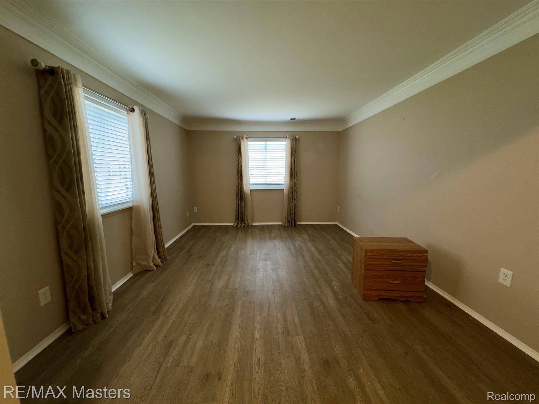 Brownstown, MI 48183,20037 Village Green CT