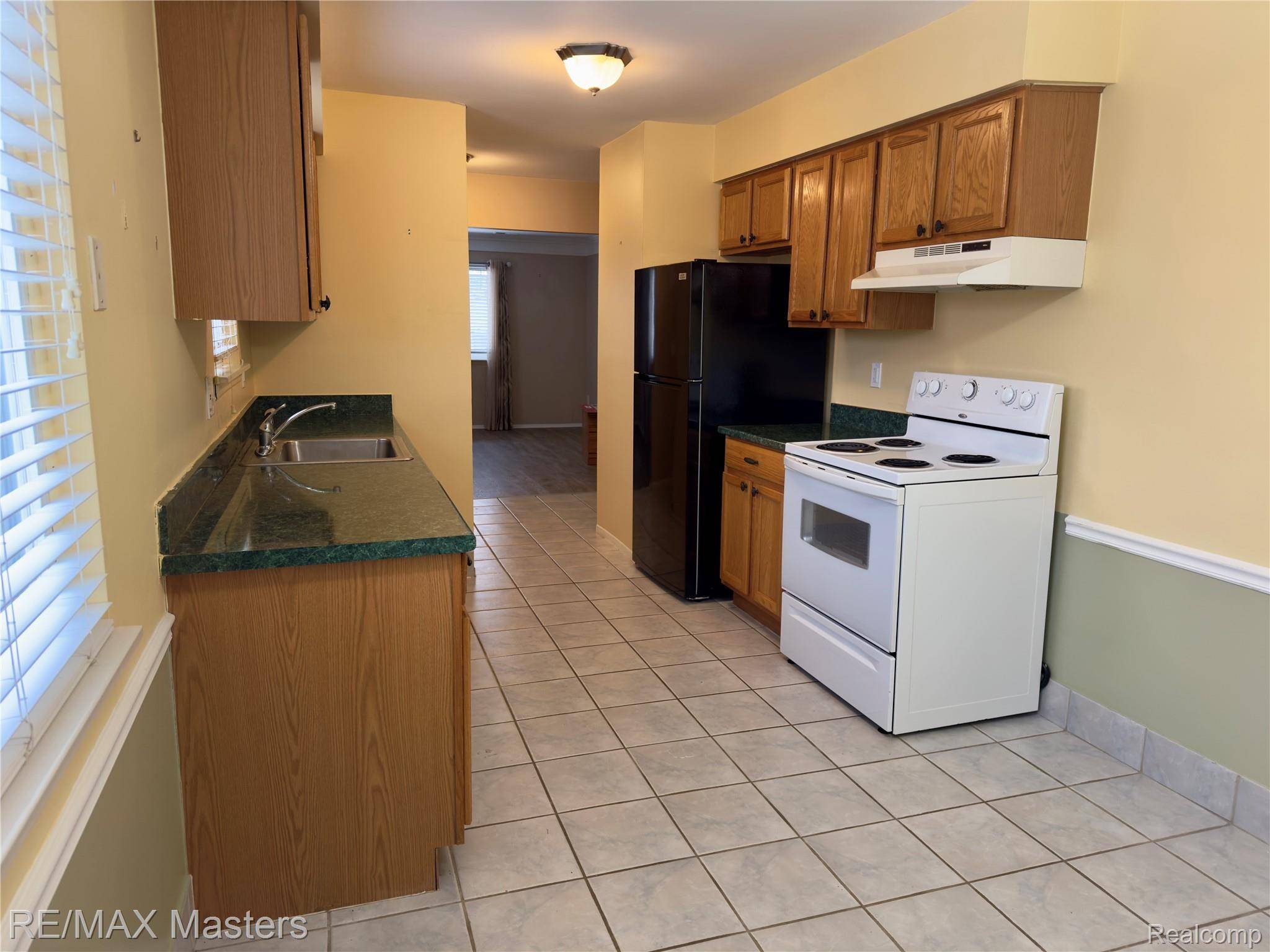 Brownstown, MI 48183,20037 Village Green CT