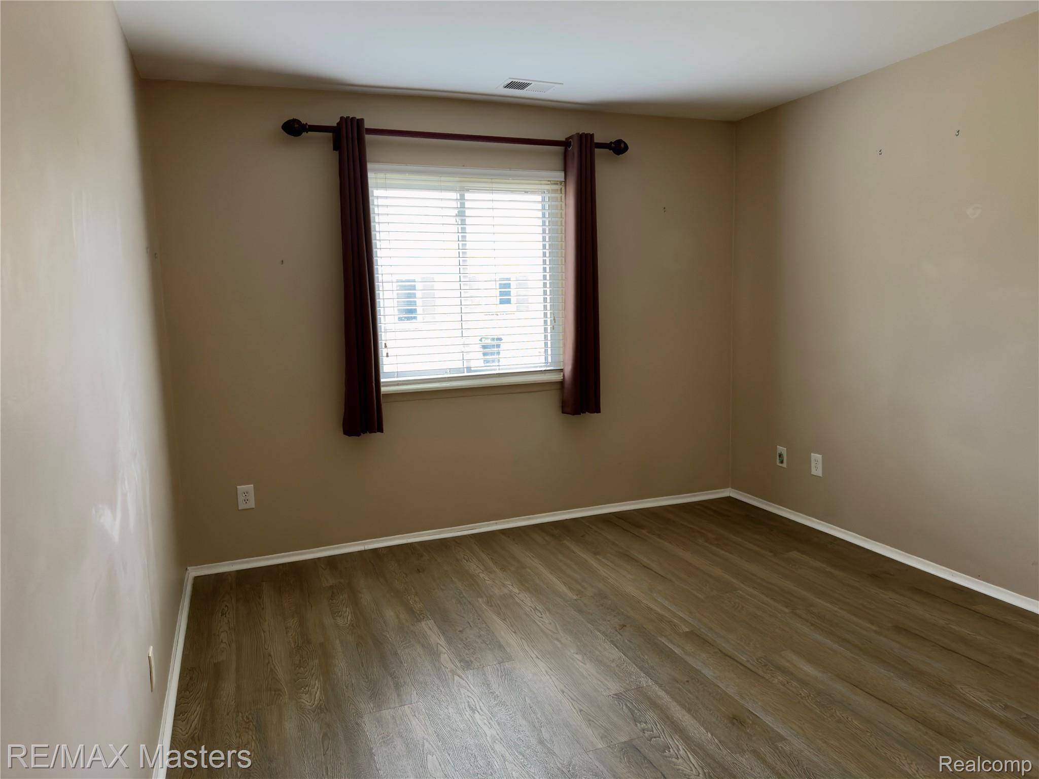 Brownstown, MI 48183,20037 Village Green CT