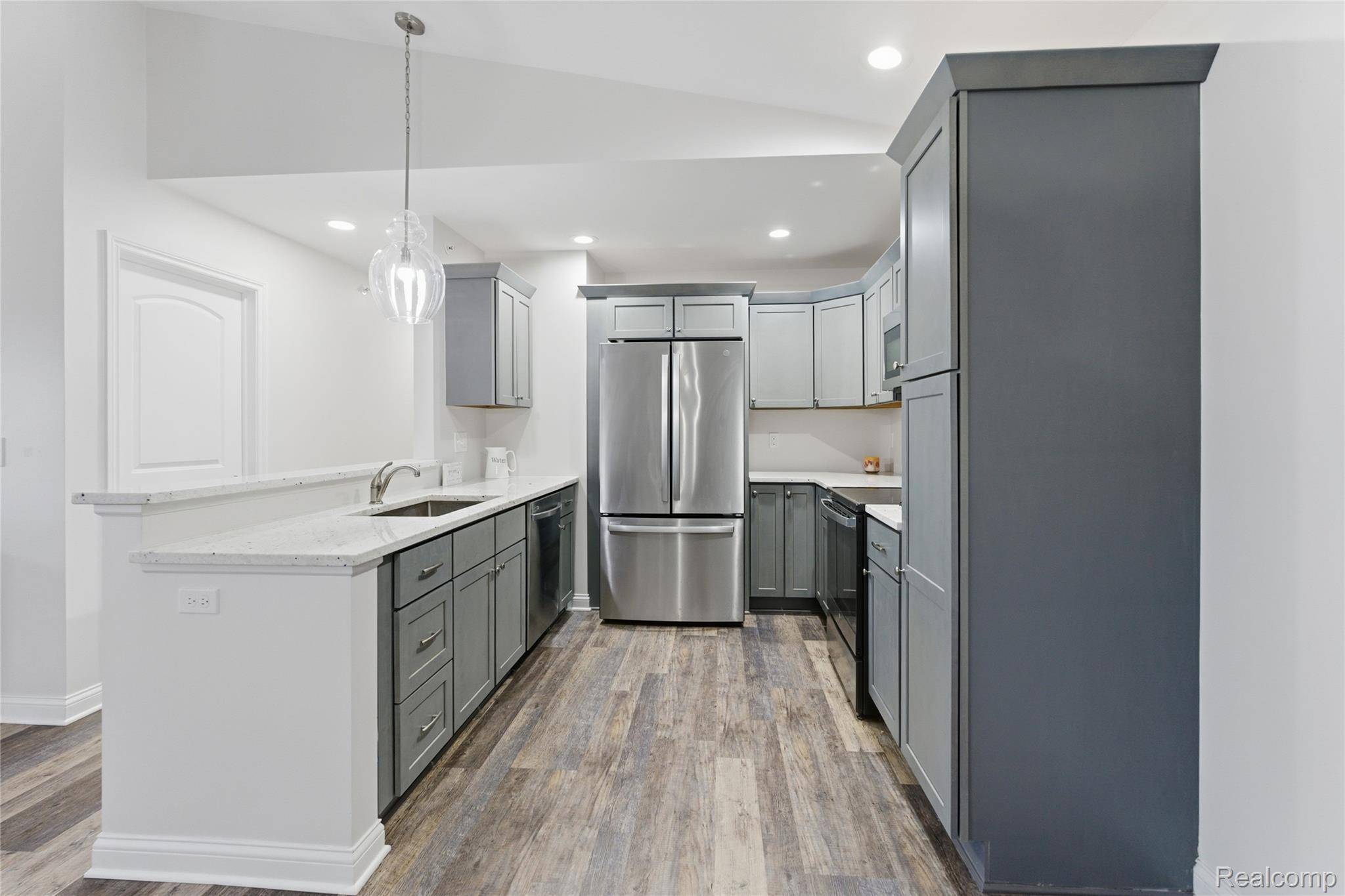 Fenton, MI 48430,907 Watercress LN