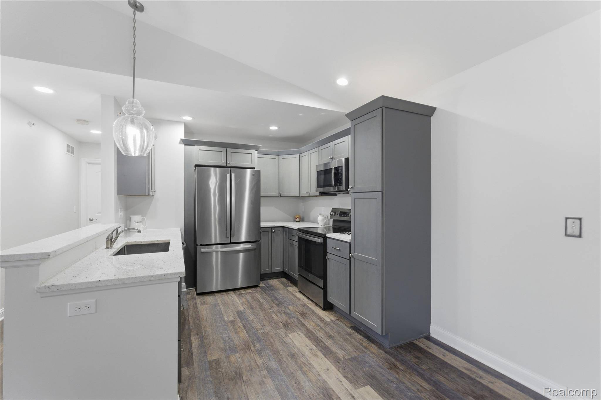 Fenton, MI 48430,907 Watercress LN